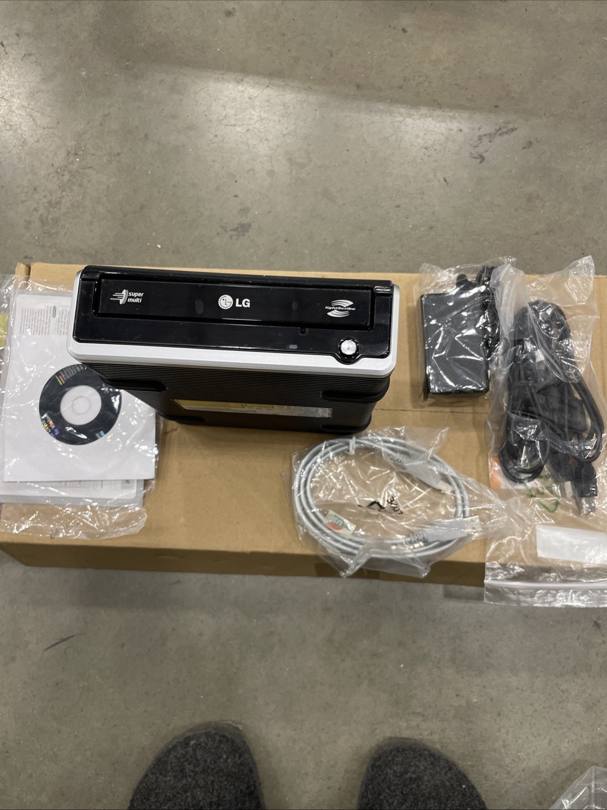 LG GE20 External Super Multi DVD Rewriter 20x USB 2.0 Model No: GE20LU11