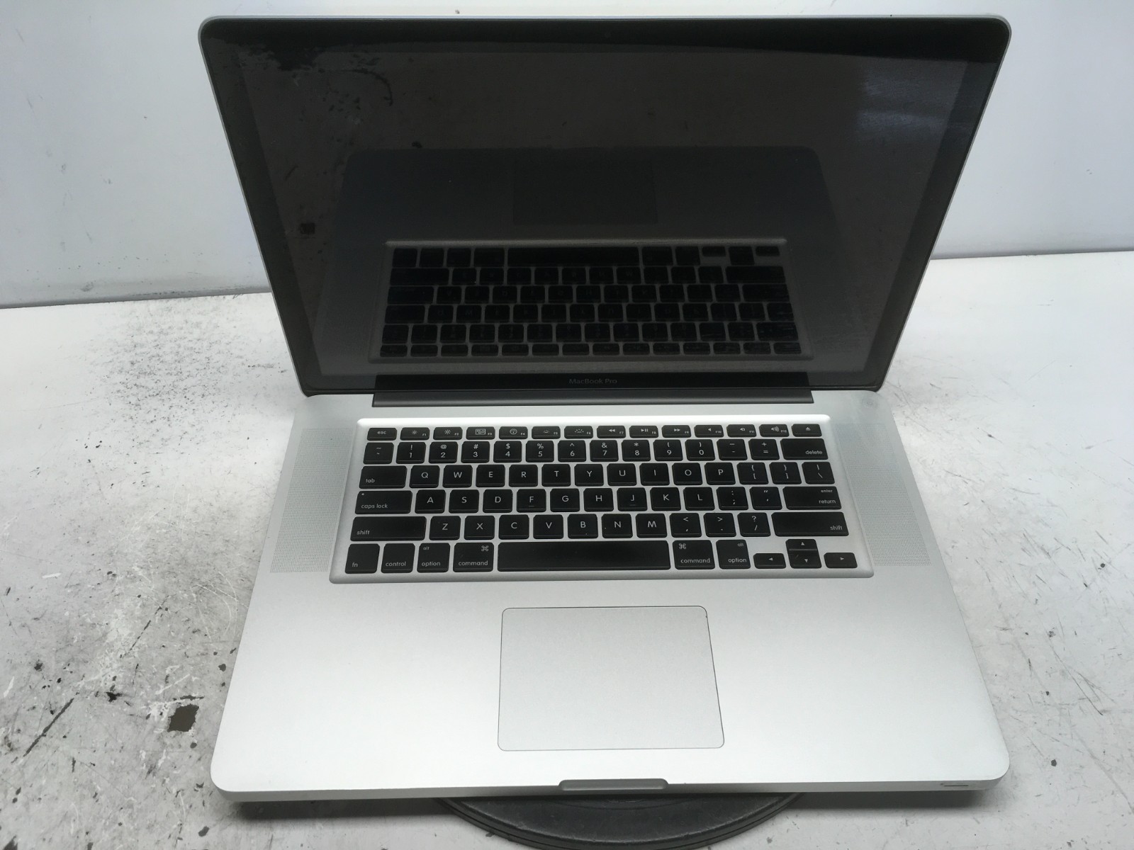 Apple MacBook Pro A1286 Intel Core i7-620M 2.66GHz 4 GB NO HDD No Batt