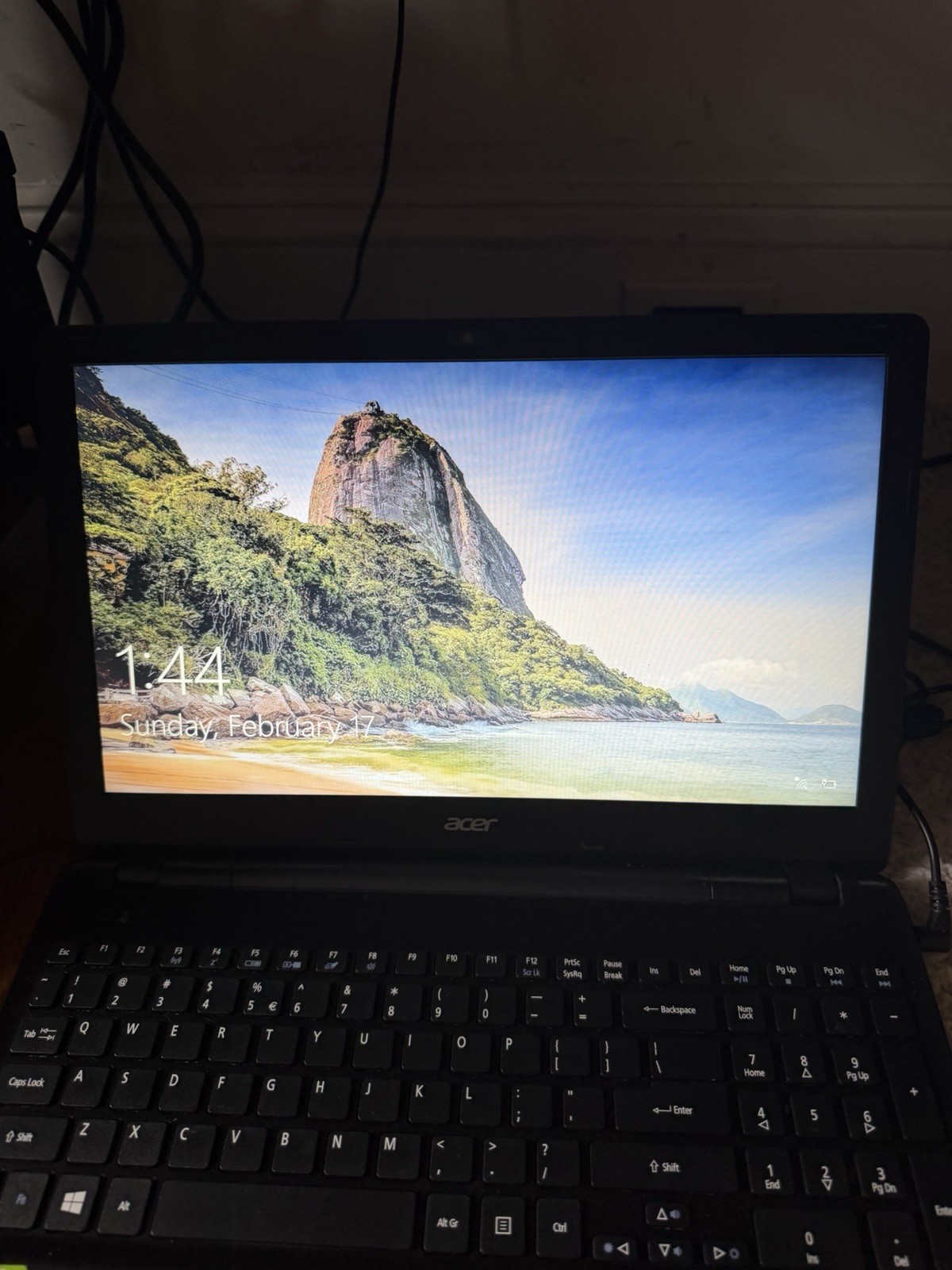 Acer Aspire E 15 - E5-572G-72M5 With charger (READ DESCRIPTION)