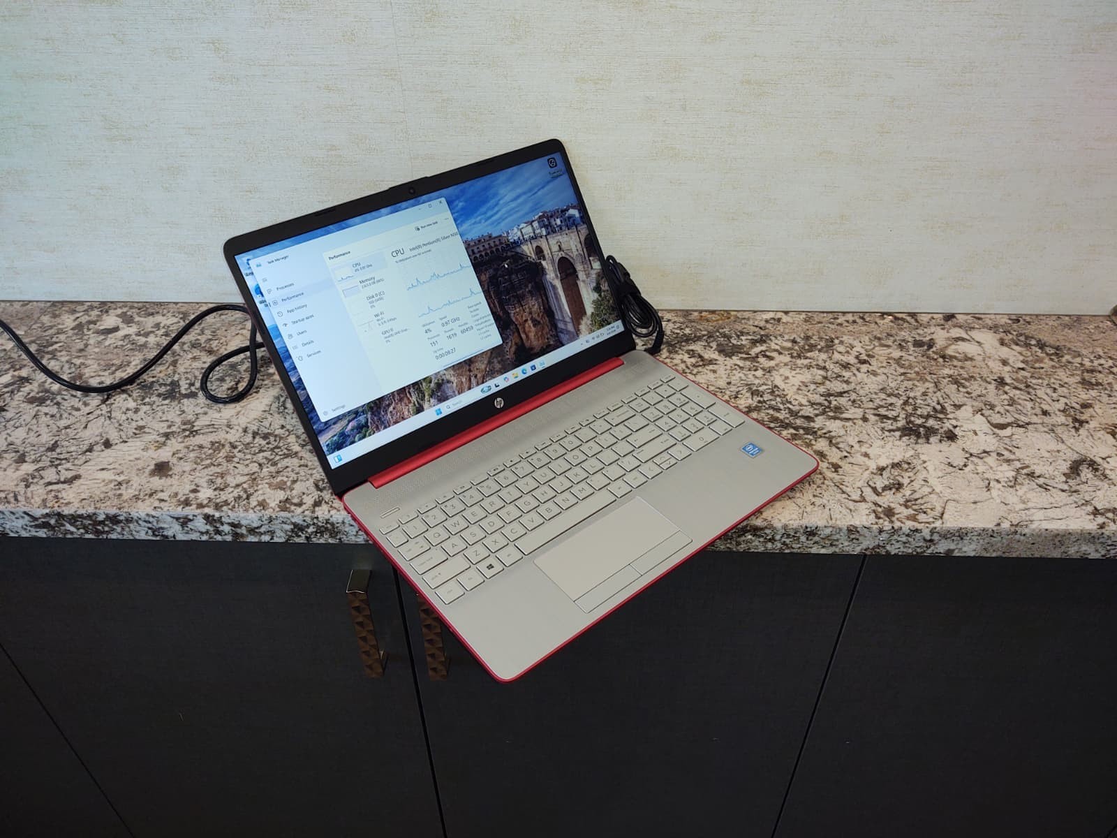 Great laptop for school, work or retro gaming HP Notebook 15-DW0081WM 15.6 inch