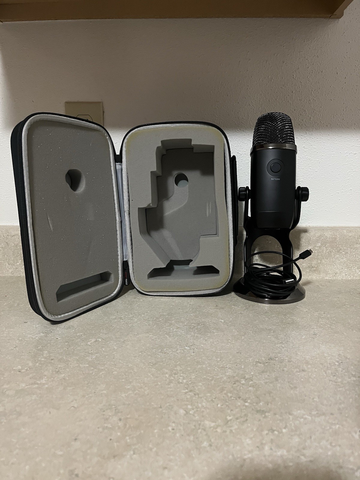 Blue Yeti X USB Microphone with travel case