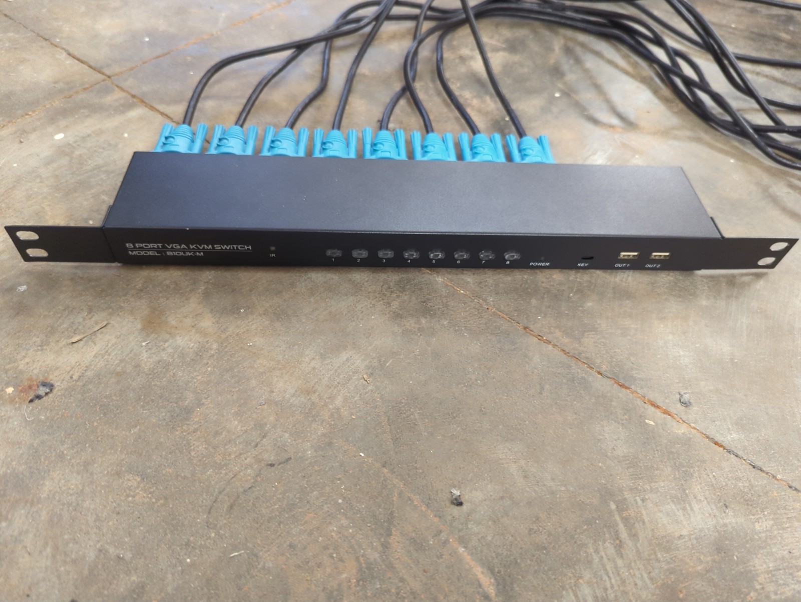 [Cables Included] VGA+USB 8-port KVM Switch