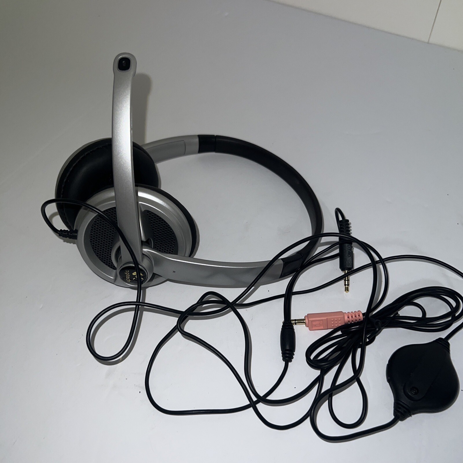 Logitech 980369-0403 Premium STEREO Headset w/ Microphone & Volume Control