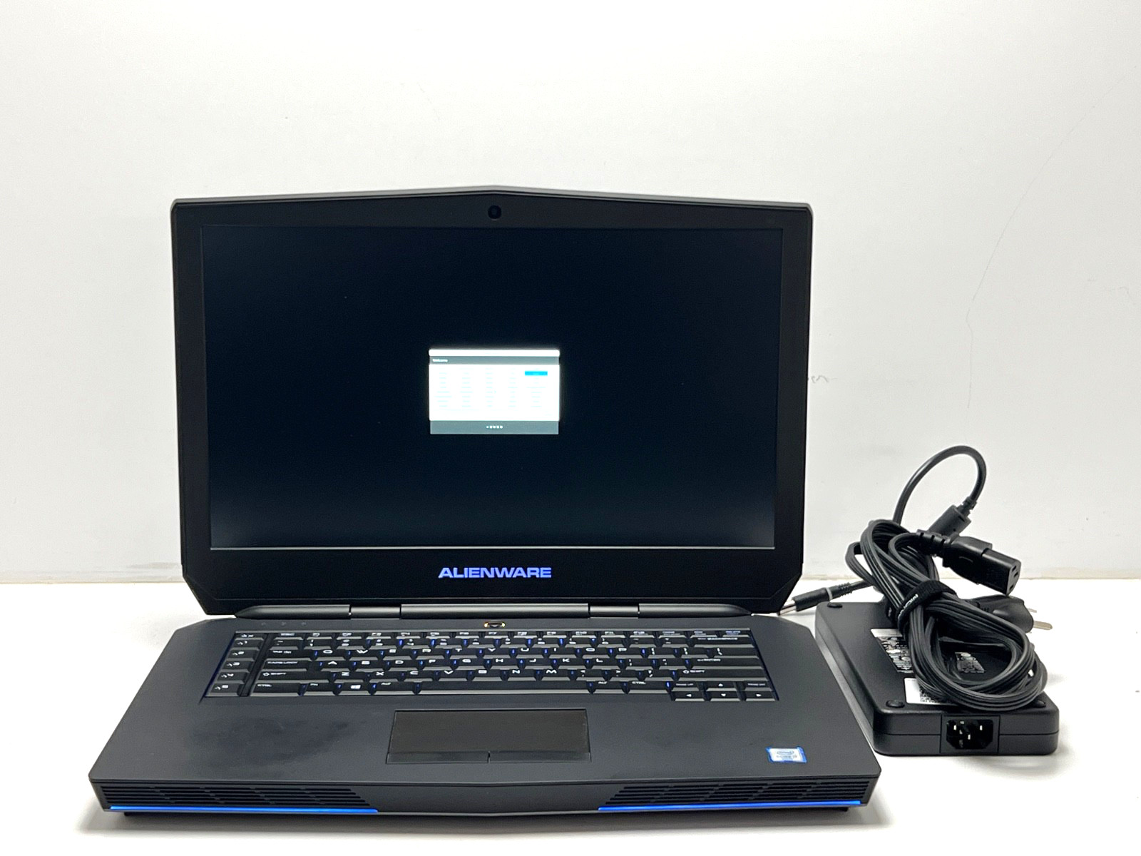 Alienware 15 R2 | i7-6820HK | GTX 980M | 16GB RAM | 512GB SSD | LINUX | READ