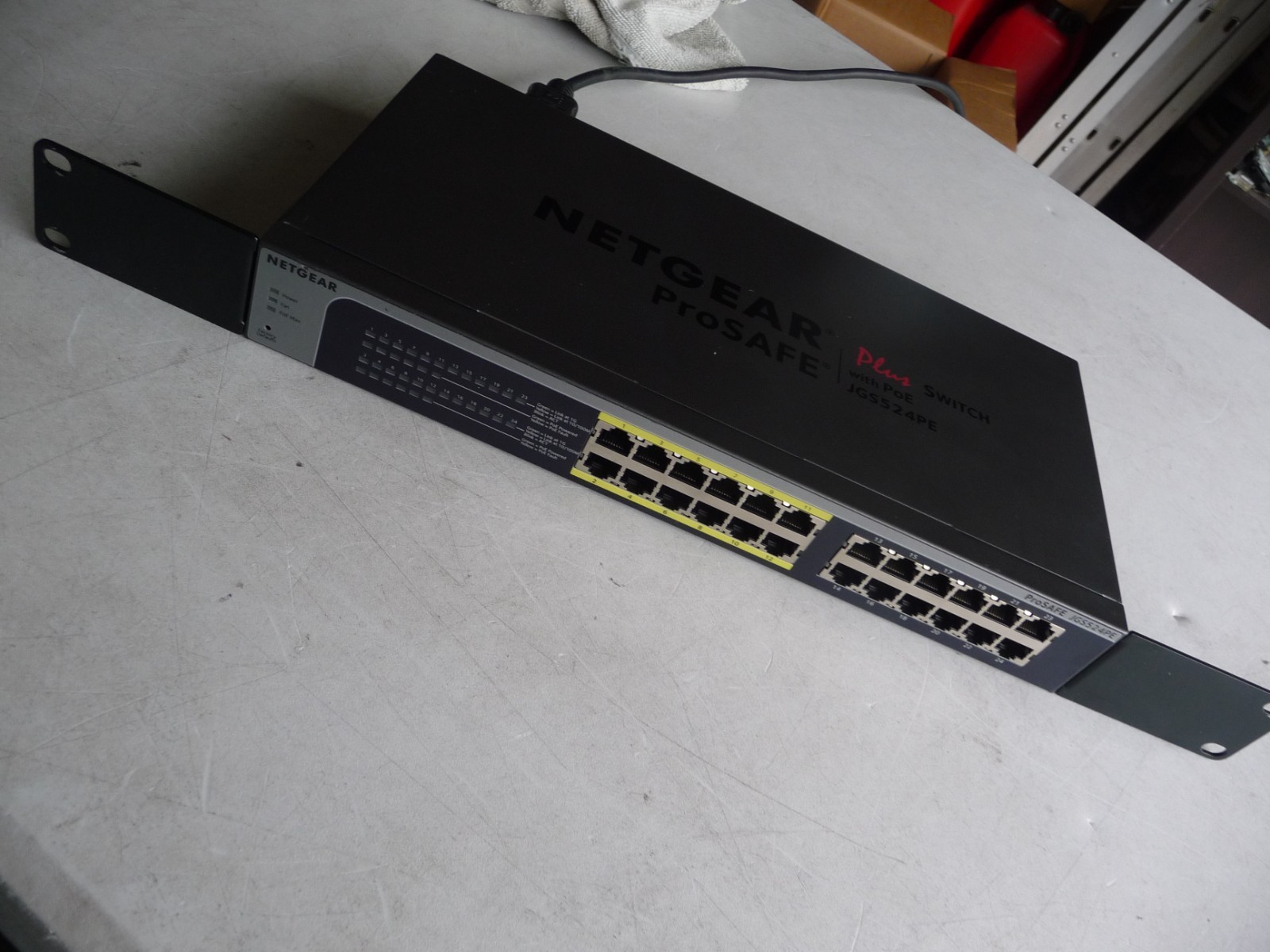 AU SELLER NETGEAR JGS524PE 24-Port Gigabit 12-Port PoE SWITCH W/ EARS - TESTED