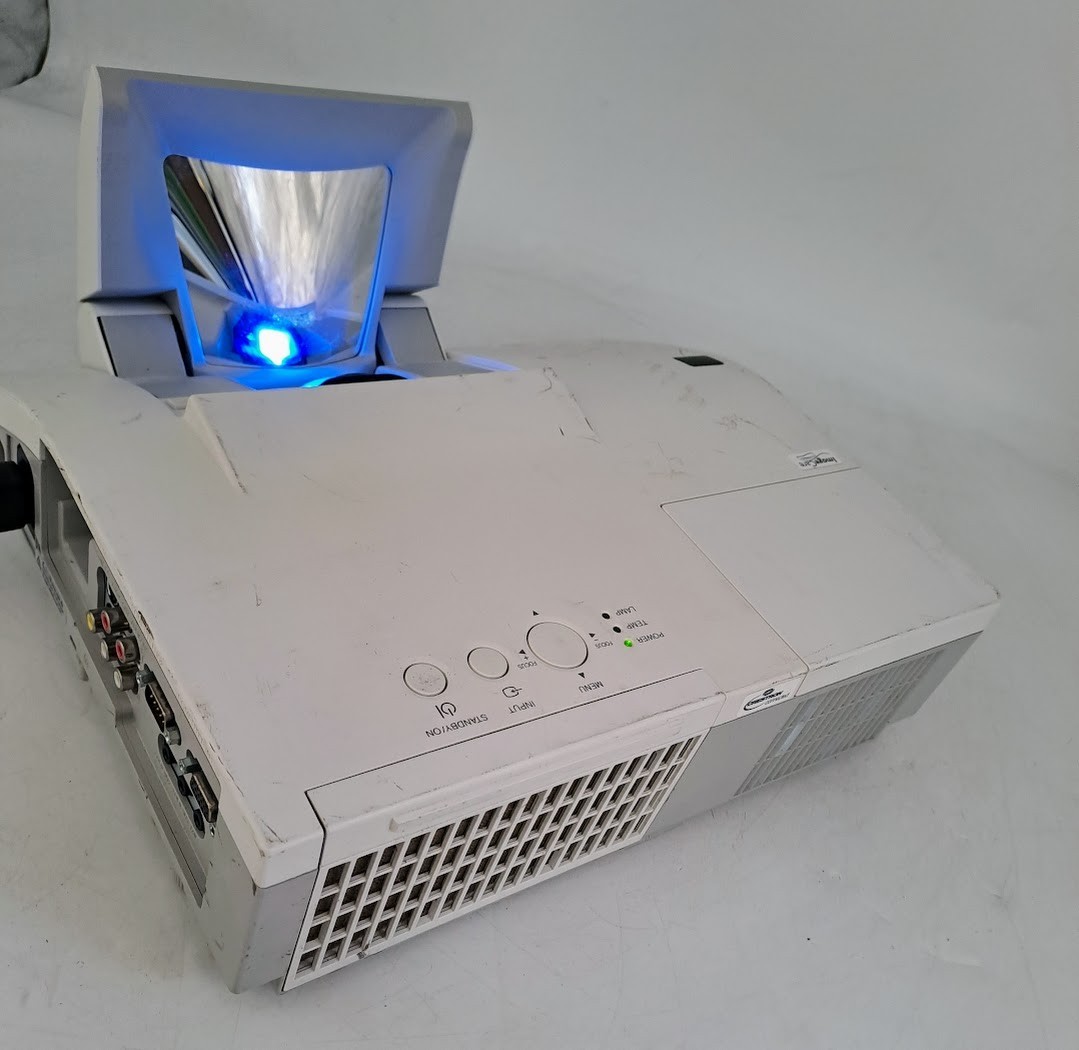 HITACHI CP-AW252WN Ultra Short Throw Projector Lamp Hours 2609