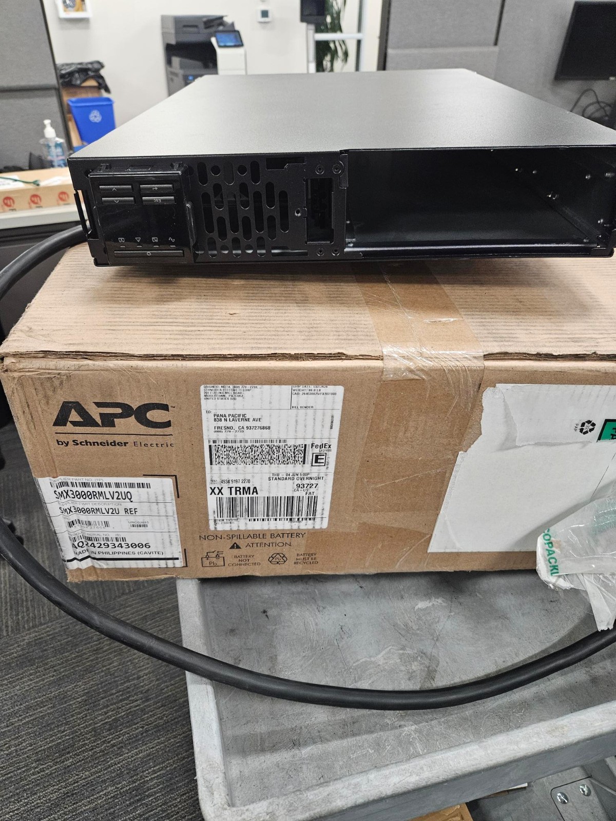 APC SMART-UPS X 3000VA 2700W 120V 30 AMP SMX3000RMLV2U - NEW