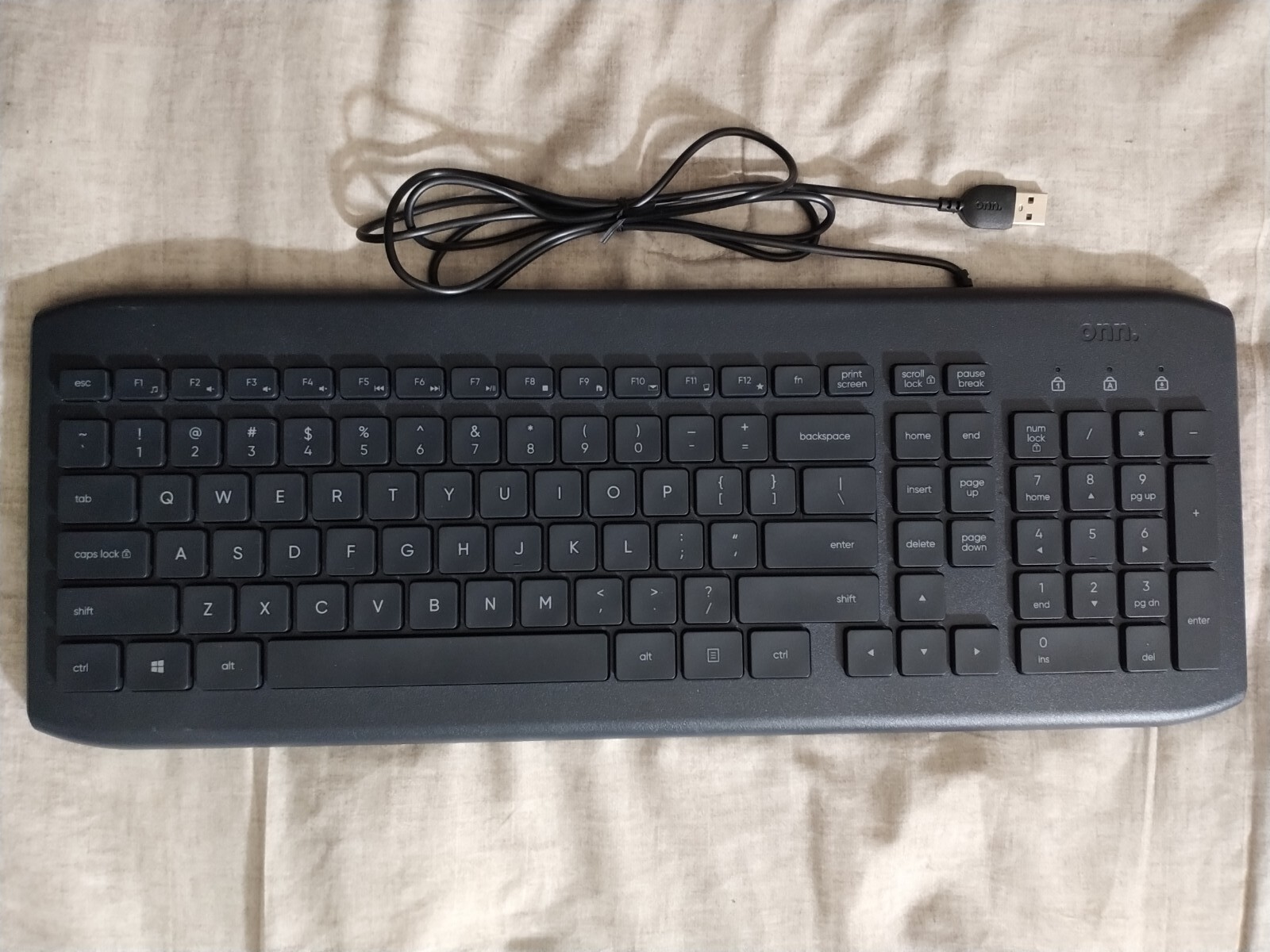 Surf Onn 100009052 USB Wired Full-size Computer Keyboard, 104-Keys, 5 ft cord