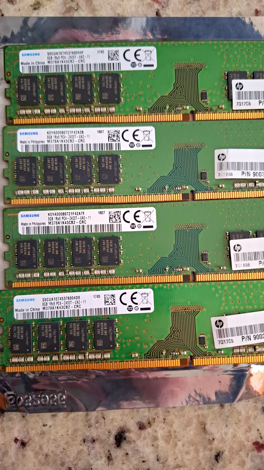 Samsung 32GB (4x8GB) DDR4-2400 PC4-2400T 288-Pin DIMM Non-ECC M378A1K43CB2-CRC