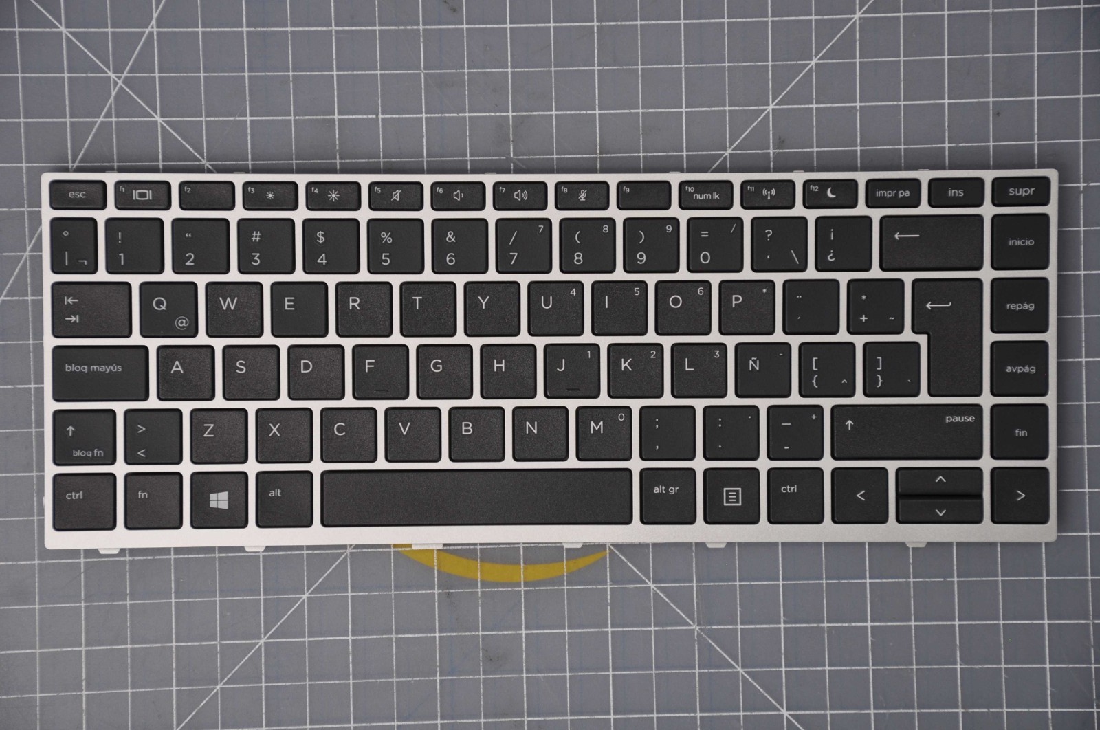 NEW HP KEYBOARD LATIN AMERICAN SPANISH, BACKLIGHT, CLICKPAD, SR 14 L09546-161 