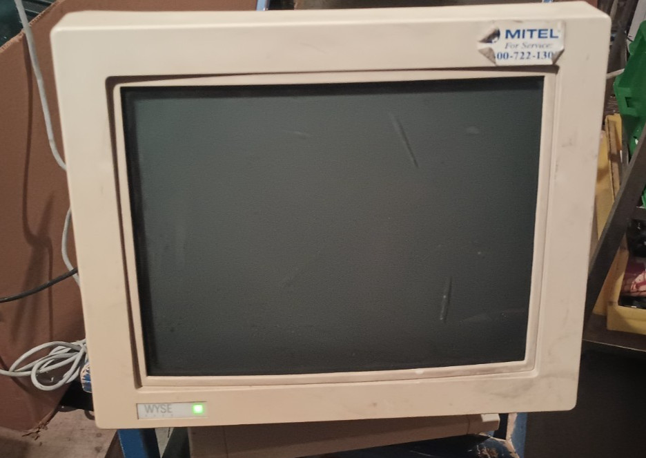 WYSE 150 POWER LIGHT COMES ON, NOTHING ON DISPLAY. CASE BASE CRACKED