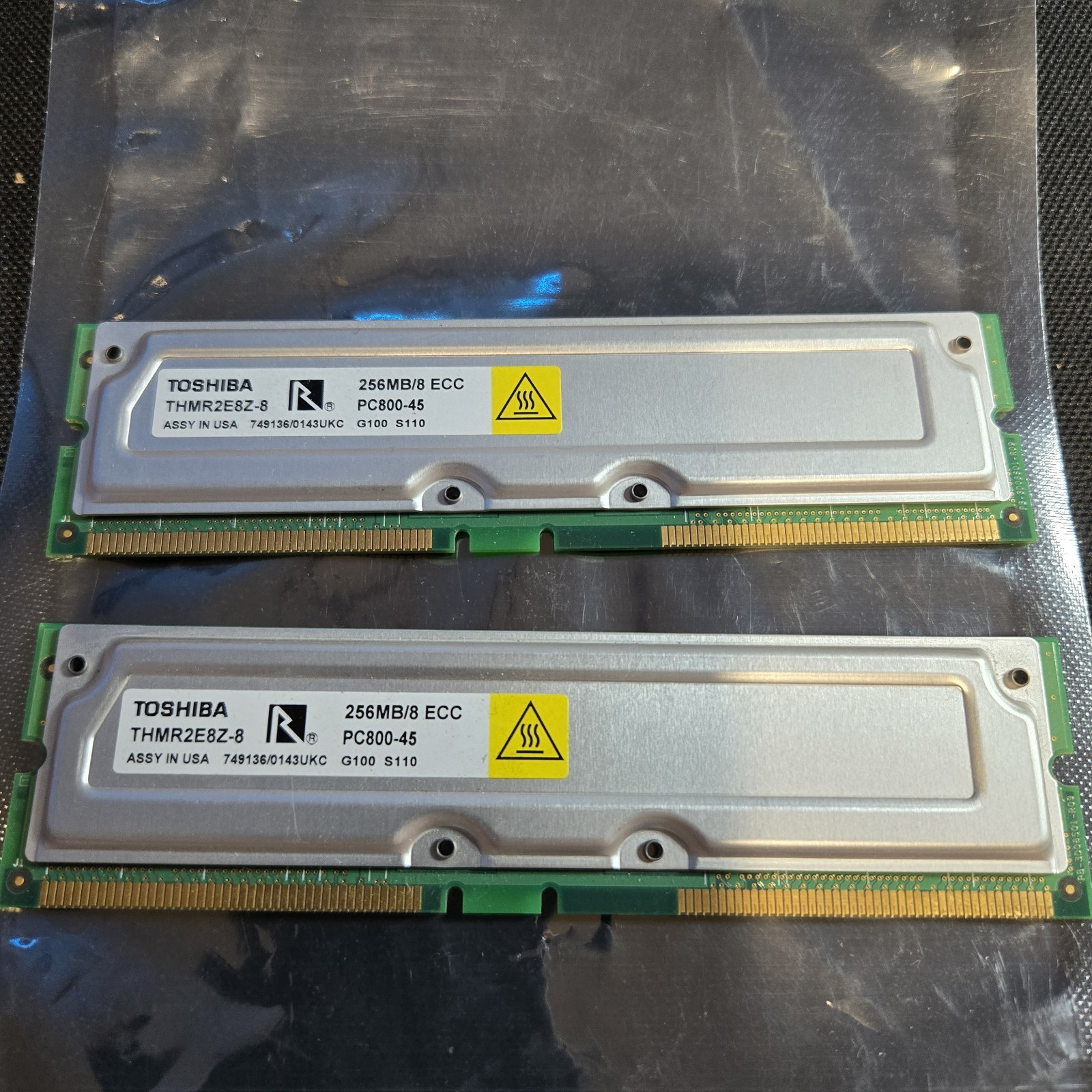 Lot of 2 Toshiba 256MB PC800-45 ECC RDRAM RIMM Rambus 184-Pin THMR2E8Z-8 512MB