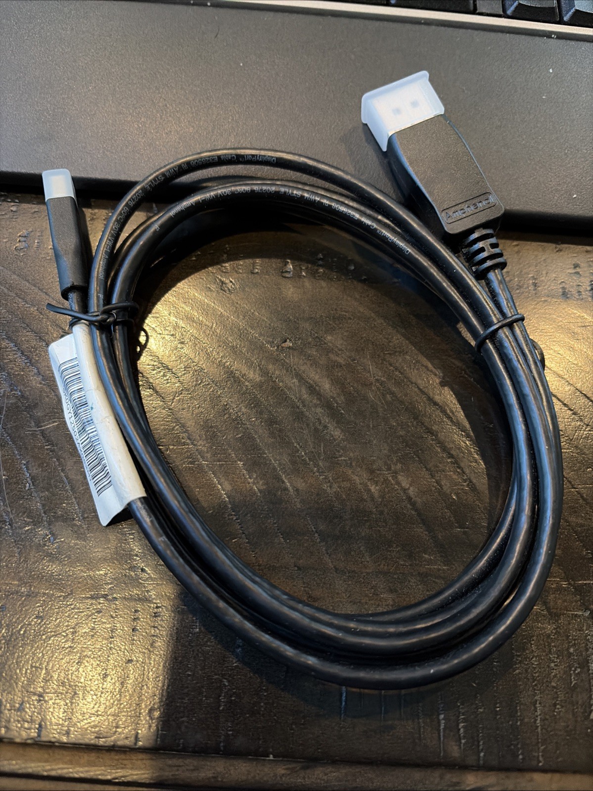 Amphenol 2mt (6.5feet) display port cable Perfect Condition