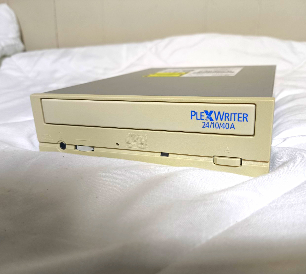 Plextor PlexWriter 24/10/40A IDE Internal CD-RW Drive 24x Beige PX-W2410TA