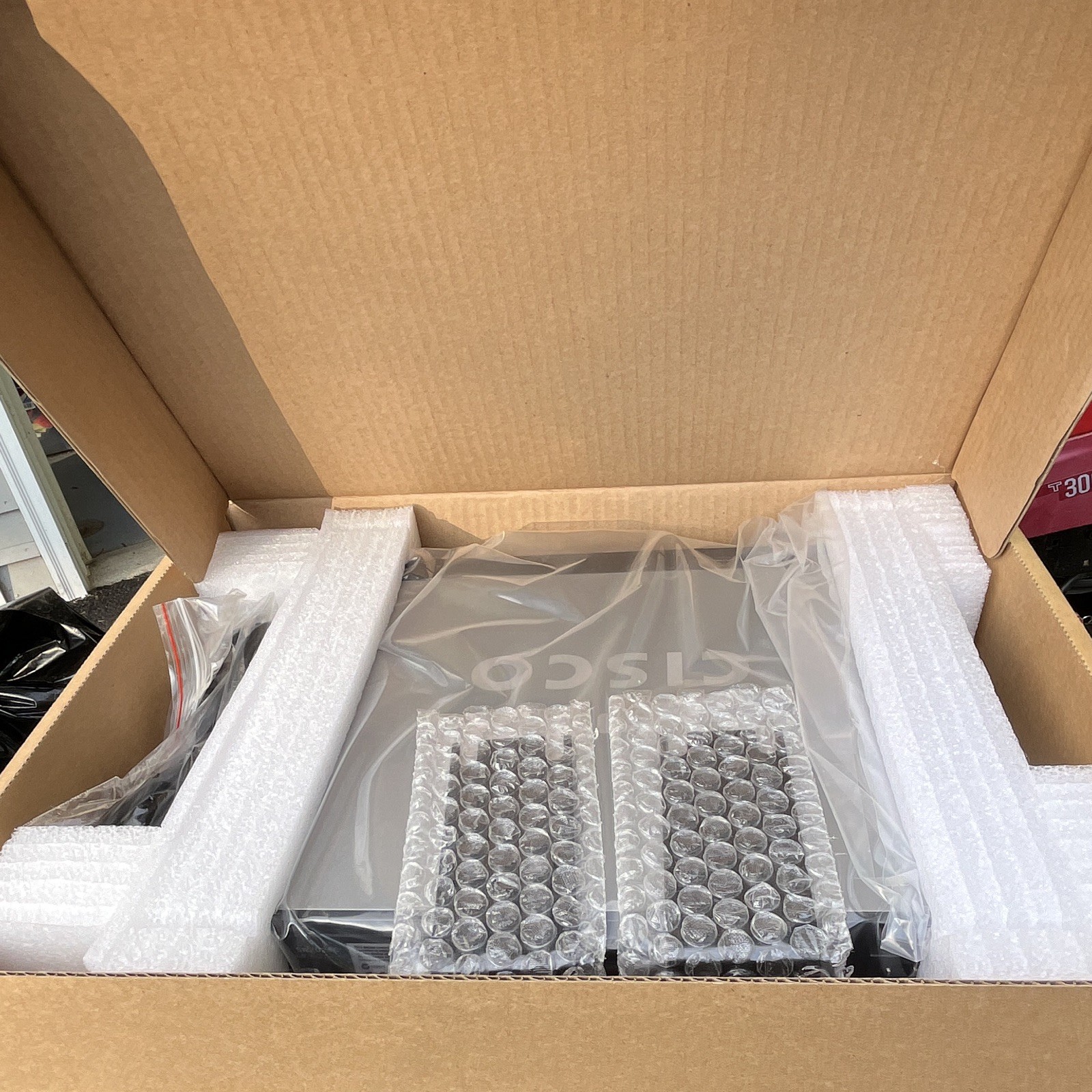 Cisco Small Business SR2024C 24-Port Gigabit Unmanaged Rack Mount Layer 2