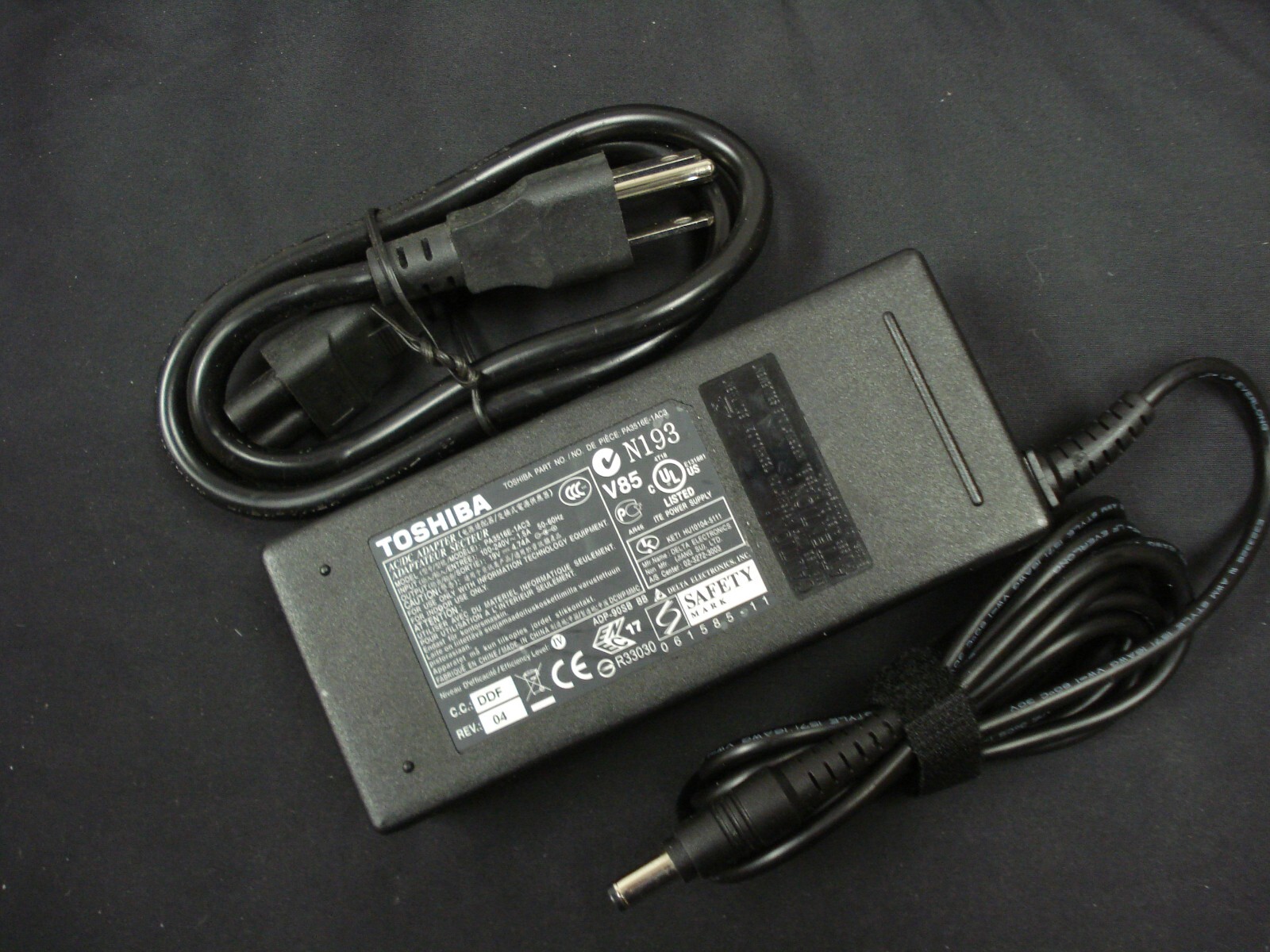 Genuine OEM Toshiba 90W 19V 4.74A Charger PA3516E-1AC3 PA3516U-1ACA PA-1900-24