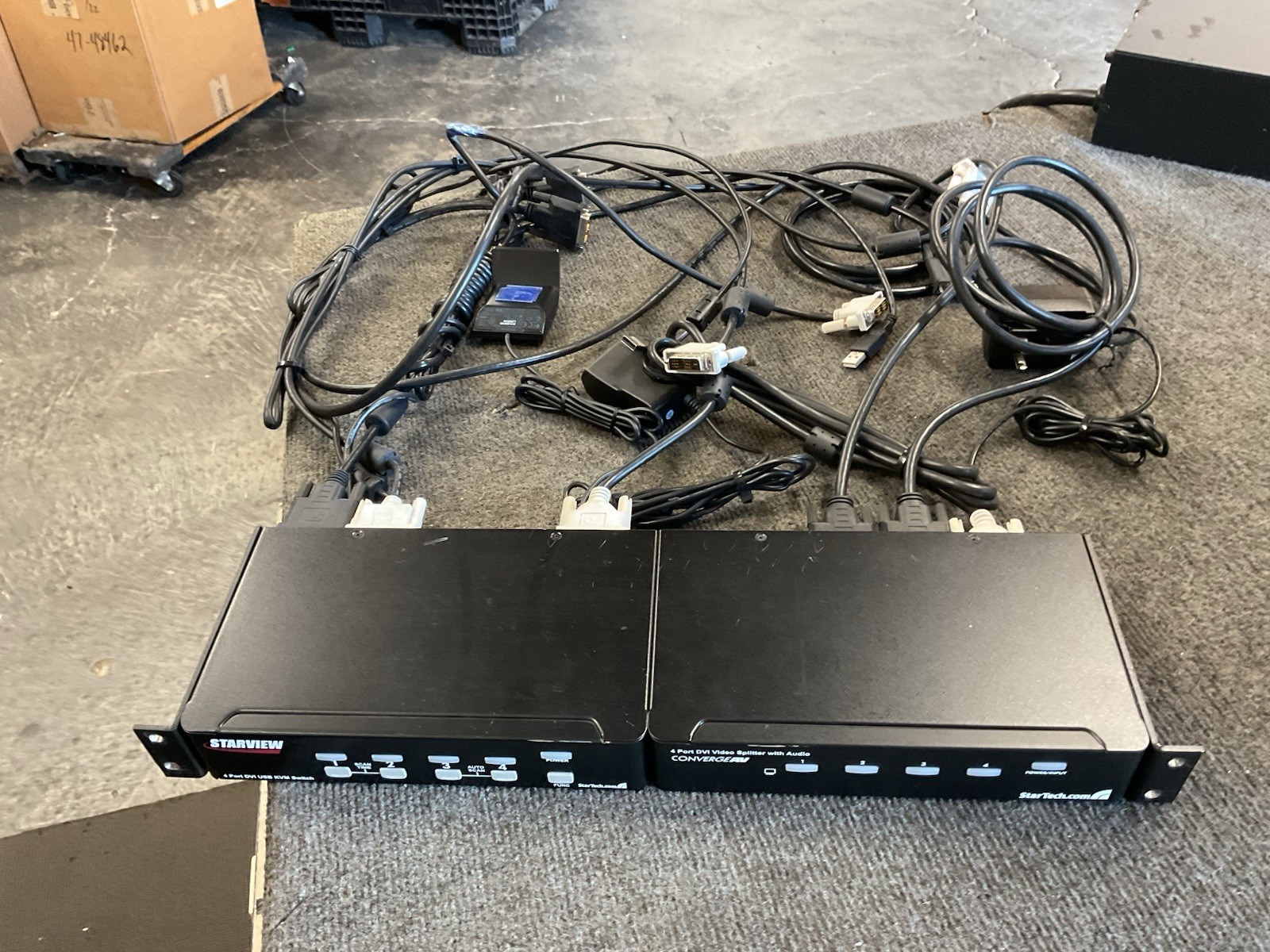 Star tech 4-Port DVI VGA Dual Monitor KVM Switch & Starview USB Switch w Cables