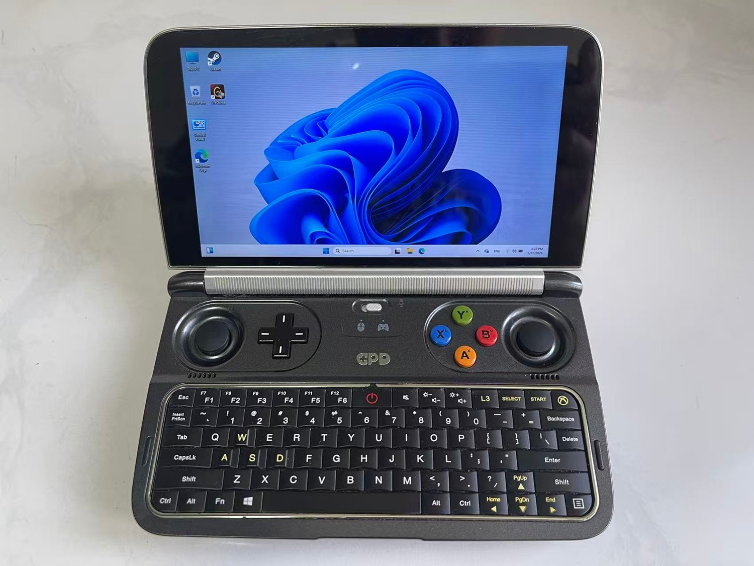 GPD Win 2  (m3-7y30/8gb RAM/ 256gb)