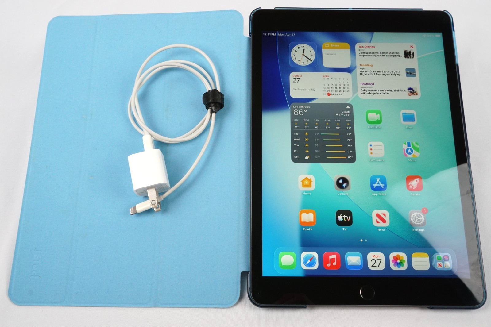 iPad 9th Gen a2602 Near Mint, Works, Wifi Only, 64GB, Gray, 10.2in 2160x1620