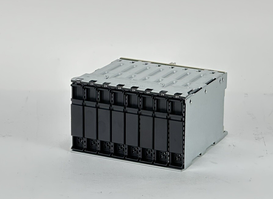 HPE DL3xx Gen10&Gen11 2U 8SFF U.3 x1 TriMode 12/24G BC Cage+Backplane P39781-001