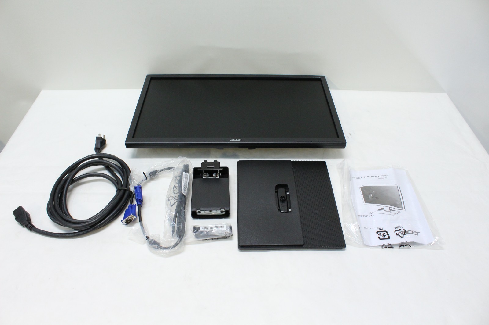 Acer V226HQL LED Monitor 21.5" Full HD 1080 TN 200 cd/m 5ms DVi UM.WV6AA.B01