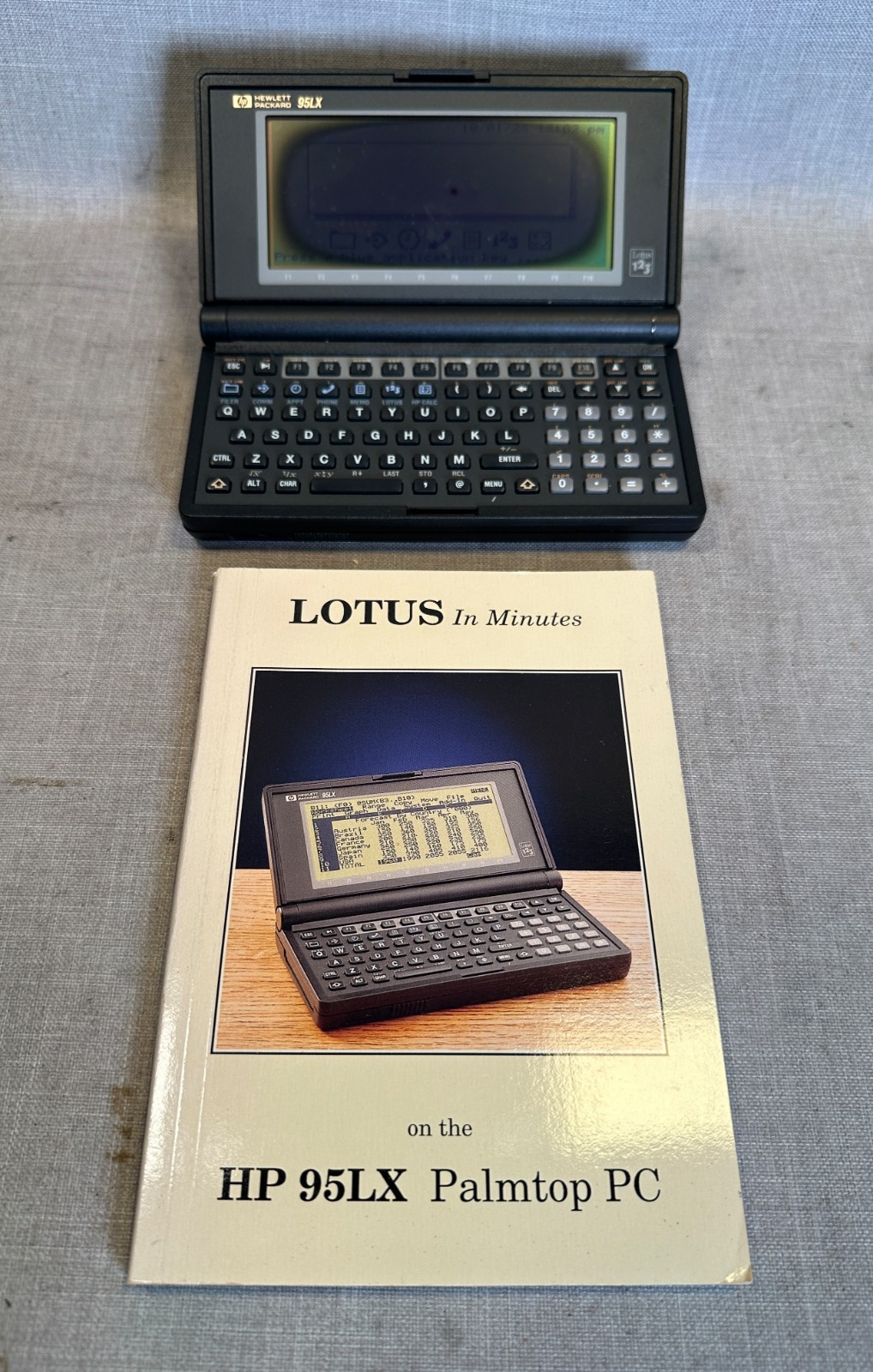 Vintage 1991 HP 95LX Palmtop PDA MS-DOS -WORKS LCD screen needs repair.  READ