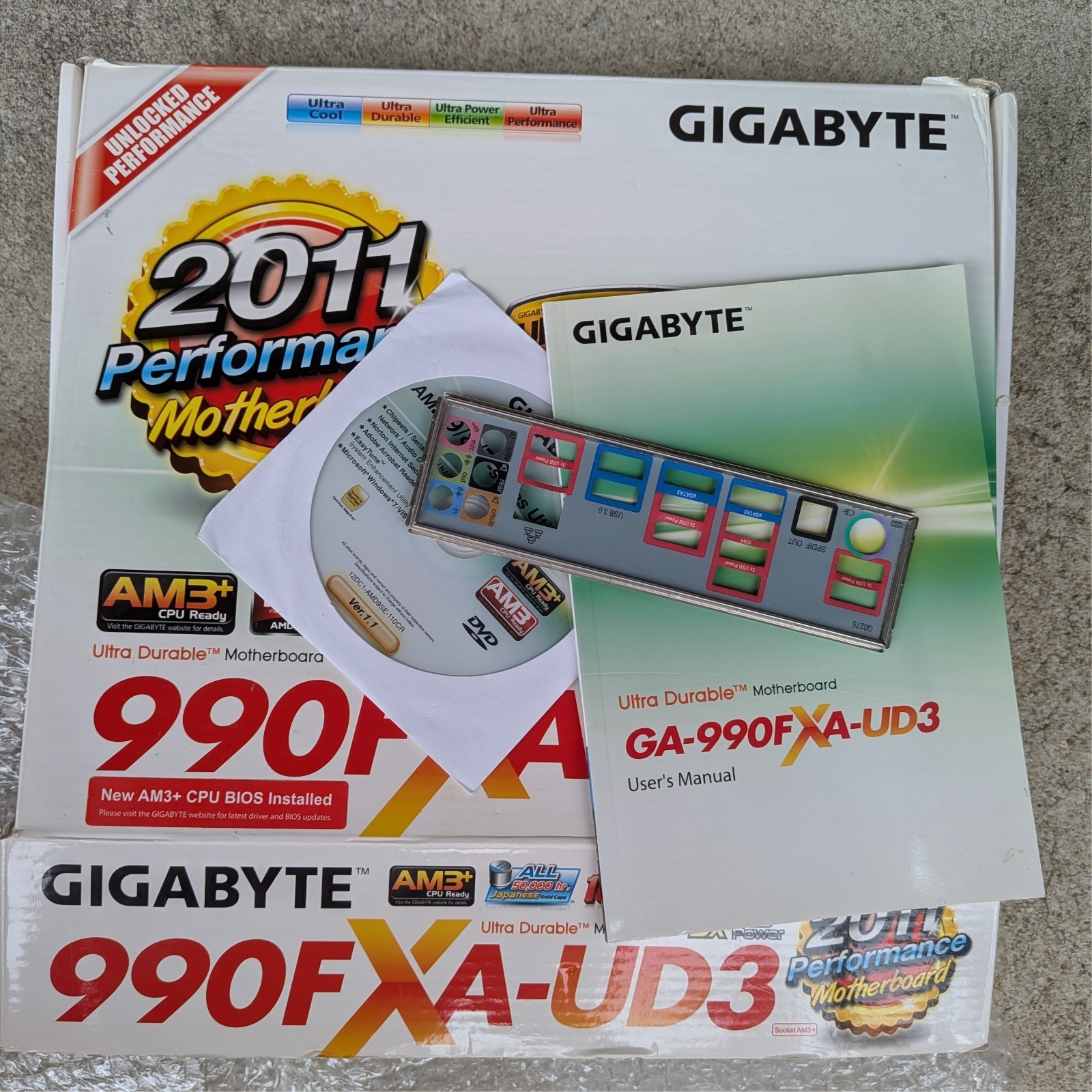990FX AM3 + Gigabyte Ga-990fxa-ud3 with IO shield motherboard box manual TESTED