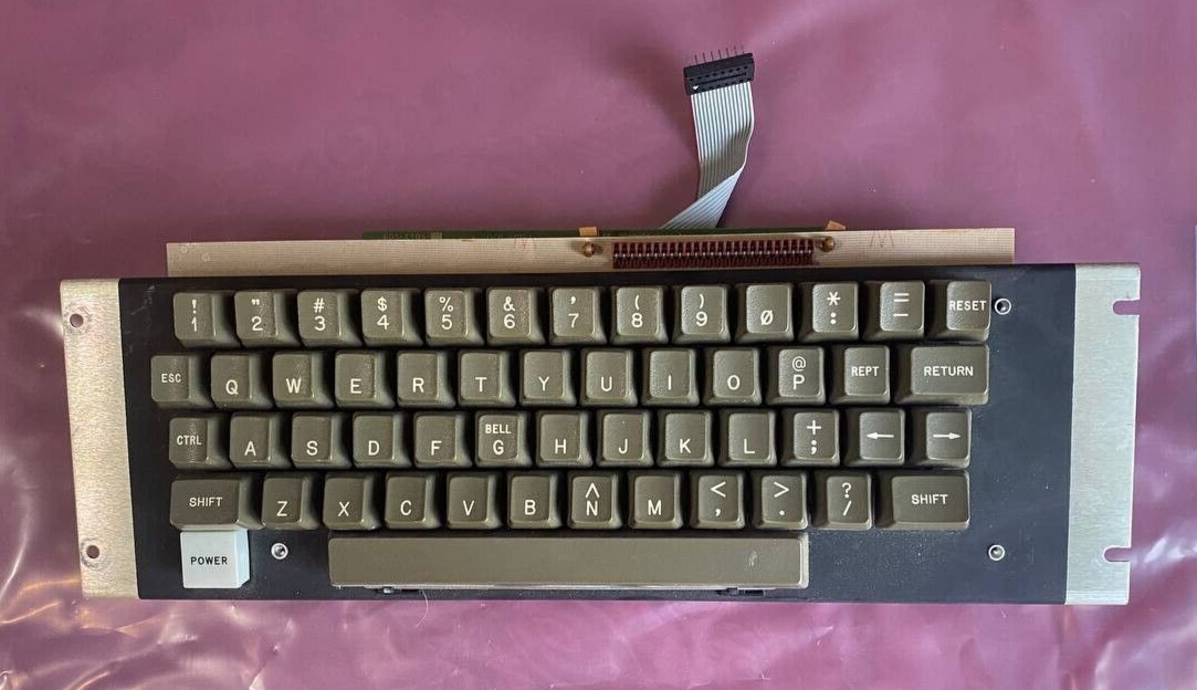 ✅  ⌘ Apple II Keyboard  with Encoder Tested Working (II Plus)