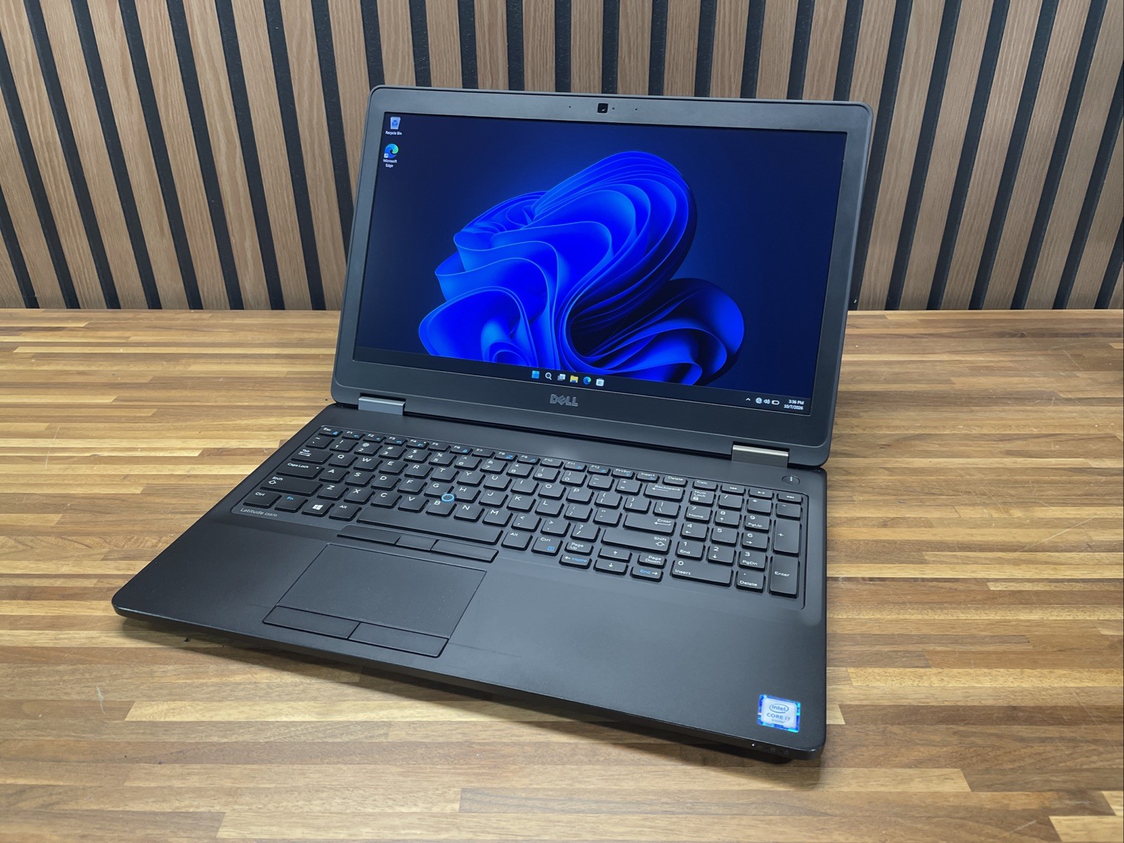 Dell Latitude E5570 15.3” FHD i7-6600U 16GB 512GB SSD Radeon Graphics Win11Pro