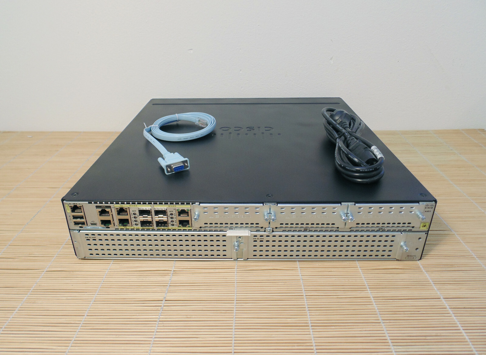 Cisco ISR4451-X-VSEC/K9 ISR 4451-X Voice Sec Bundle PVDM4-64 UC SEC Lic 1x PSU
