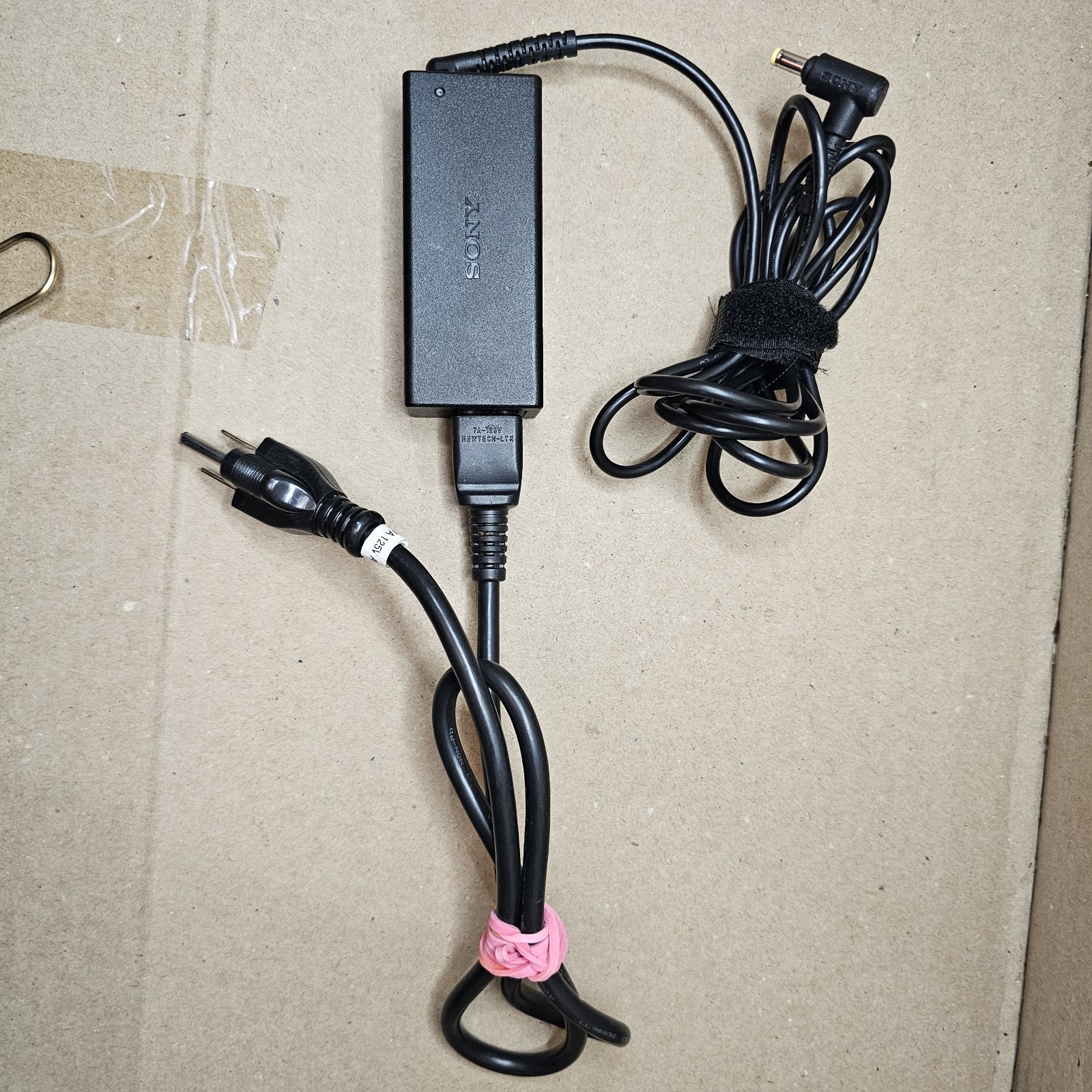 Original 10.5V 3.8A VGP-AC10V10 USB For Sony Vaio SVD112A1SM VGP-AC10V9 Adapter