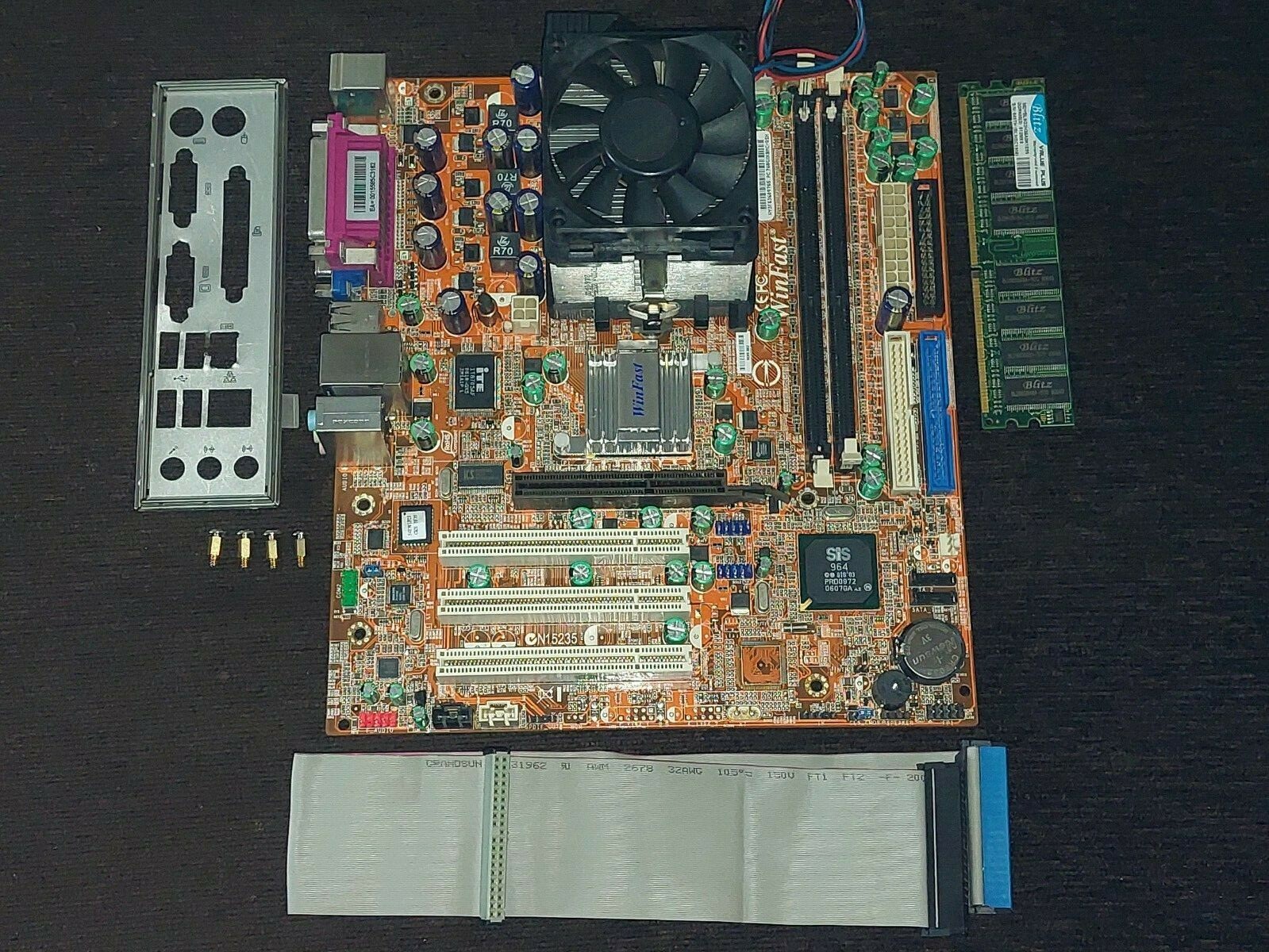 Foxconn Winfast 760GXK8MC-RSH Socket 754+CPU AMD SEMPRON SDA2800AI03BX+SDRAM
