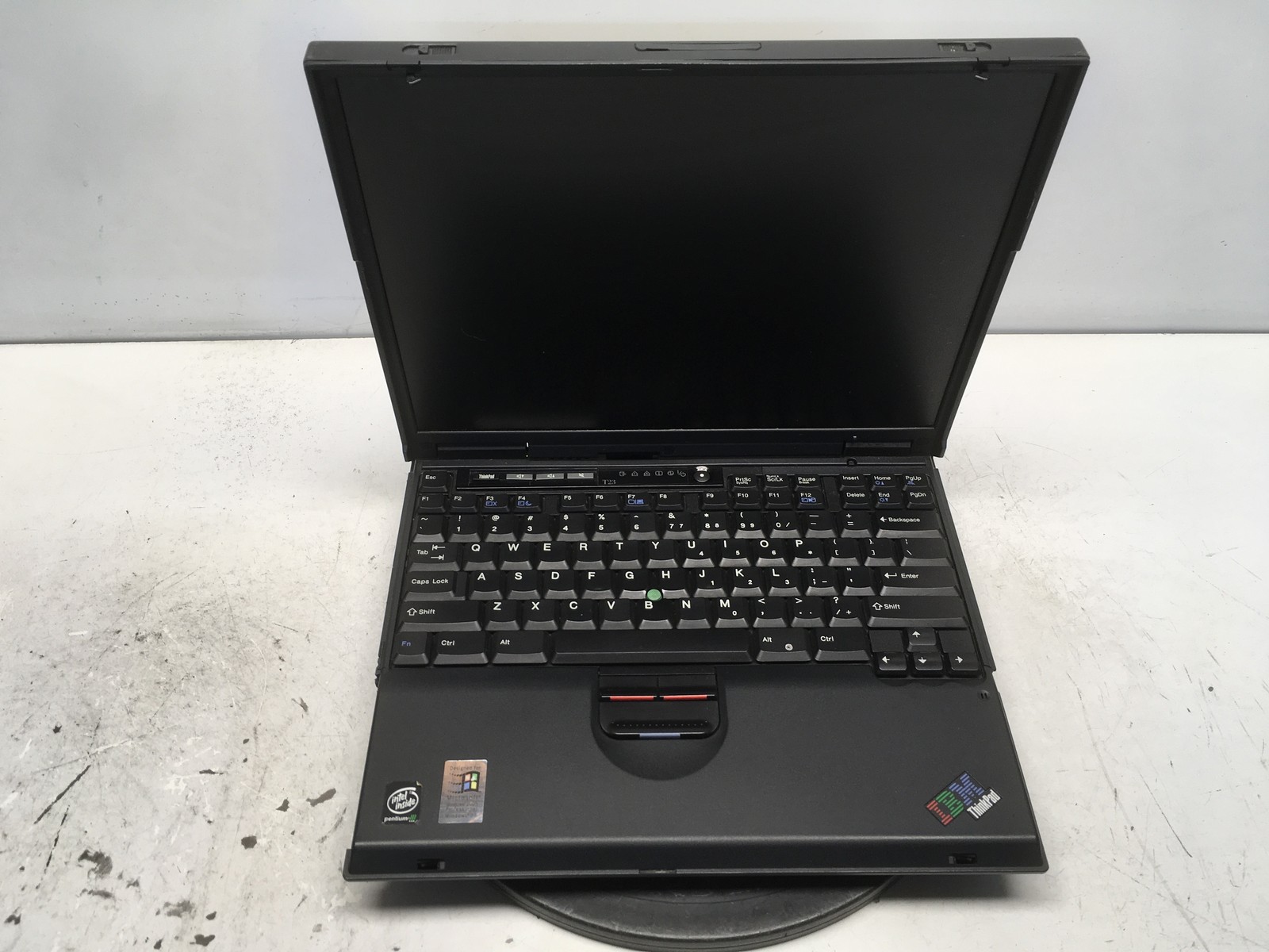 IBM ThinkPad T23 Intel Mobile Pentium III-M 1GHz NO RAM/HDD/BAT - FOR PARTS