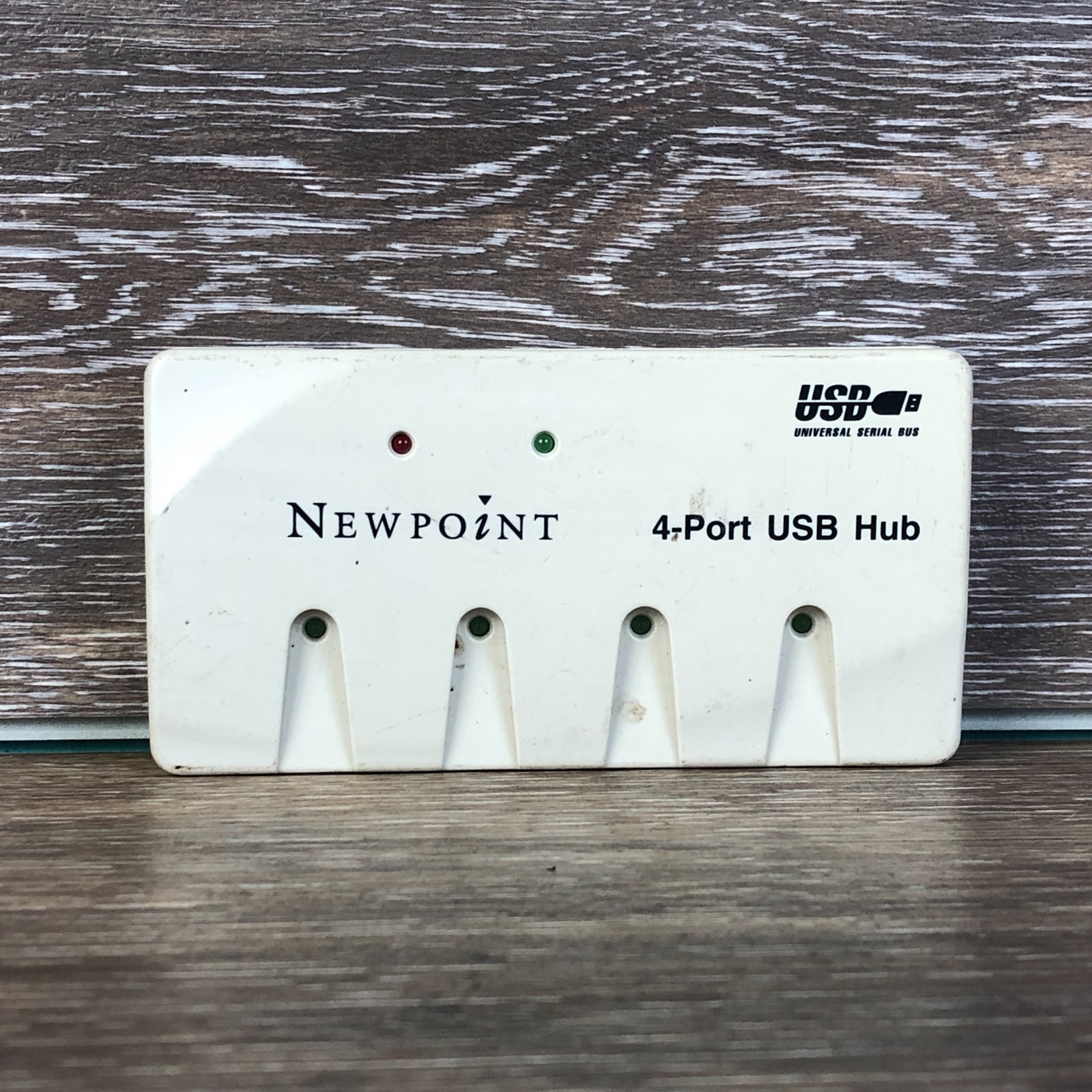 Newpoint UH140 White Wired 4 Port USB Hub Universal Series Bus Adapter/Converter