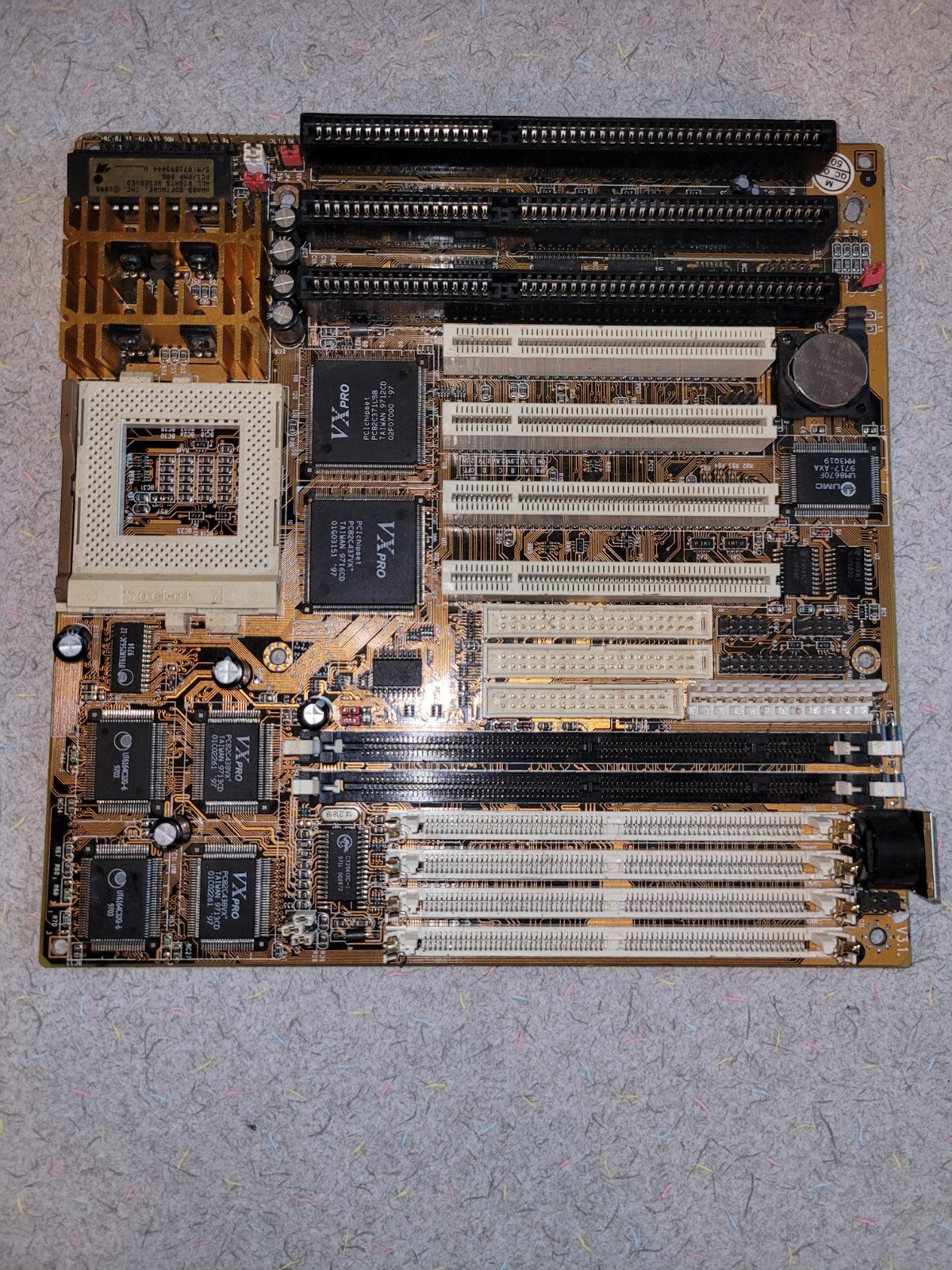 PCchips MB-M537 V3.1 Socket7 Motherboard VXpro Elpina UNTESTED