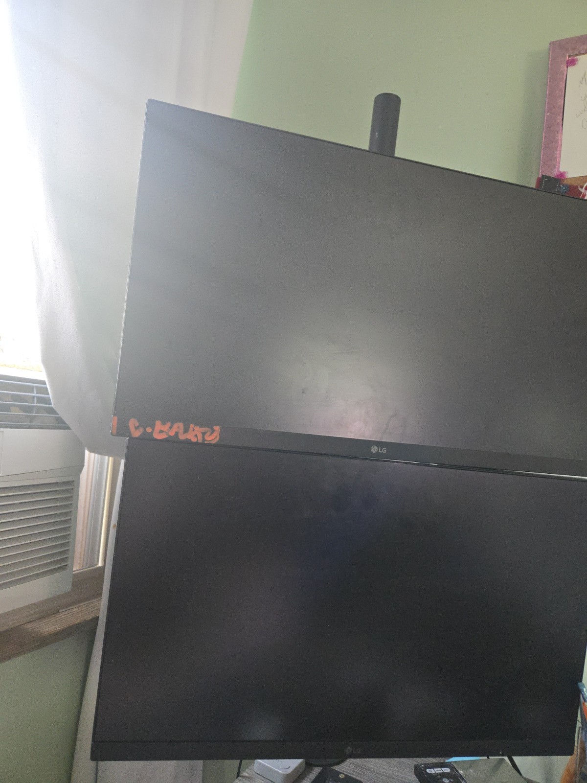 LG UltraGear 24GN600-B 24" 144Hz FHD X2 With Vertical Desk Stand