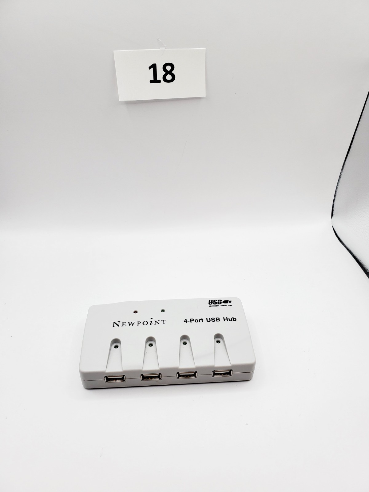 Newpoint Model-UH140 - 4 Port USB Universal Hub Plug and Play - NO CABLES