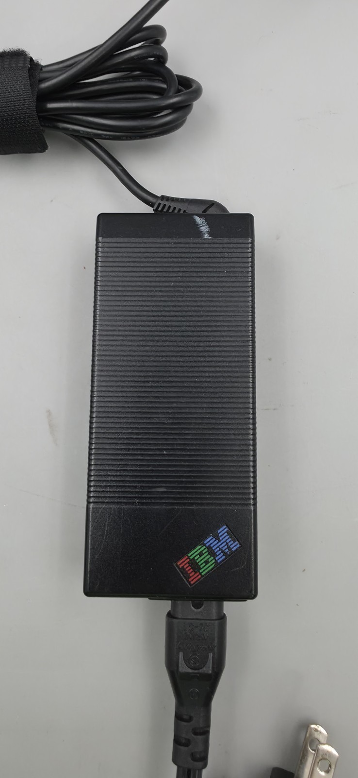 Genuine IBM 08K8208 08K8209 AC Adapter 16V 4.5A 100-240V
