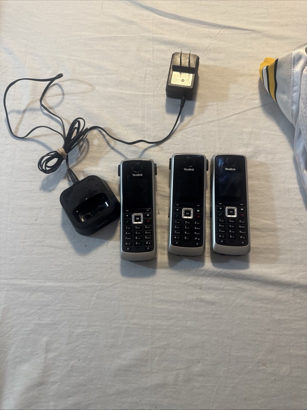 3 Yealink W52P Wireless Handset Phone + 1 Charging Base + cord No Instructions