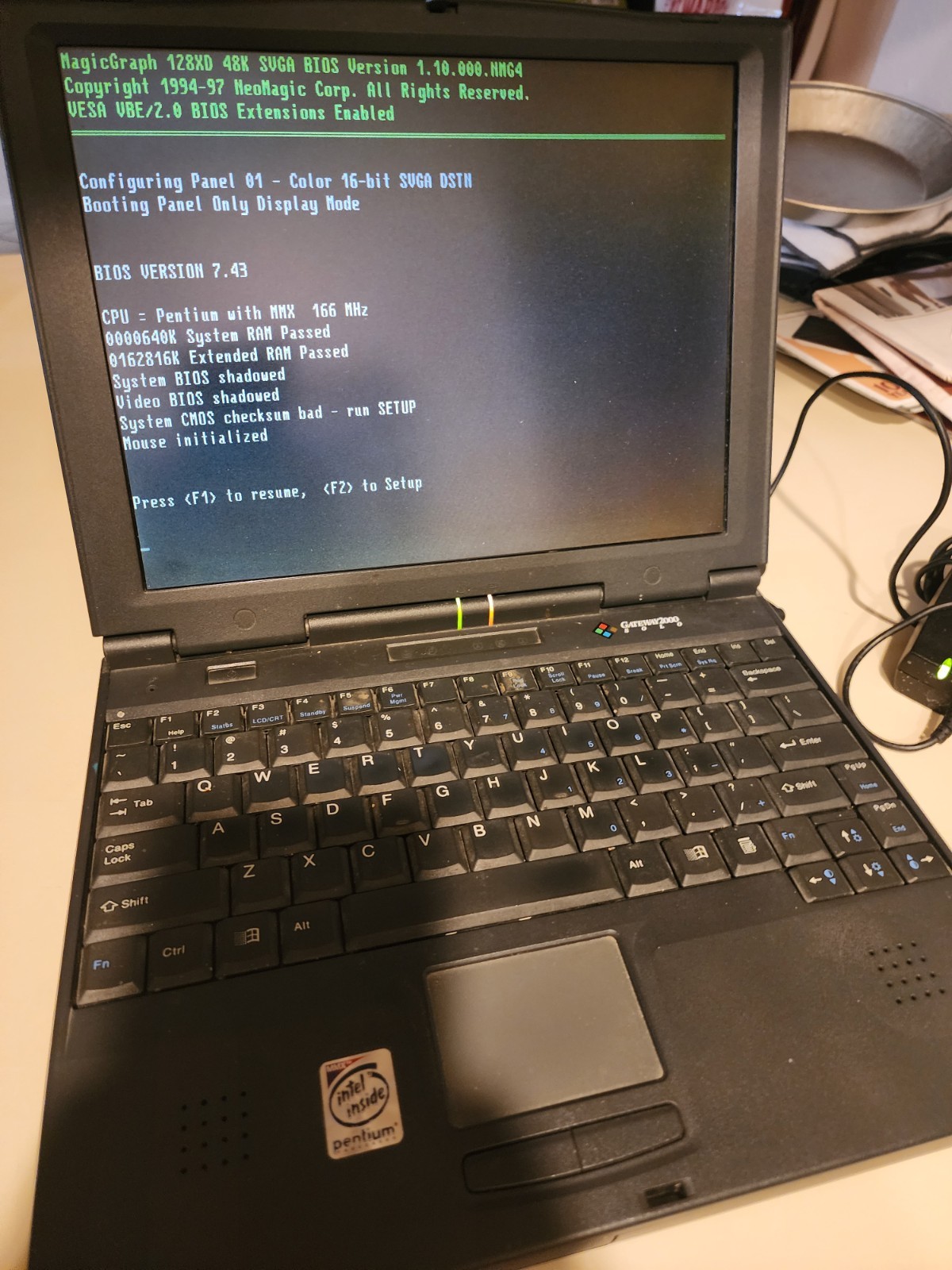 Gateway 2000 Solo 2300 Pentium MMX 166MHz Laptop Boots BIOS w/ Extras AS IS