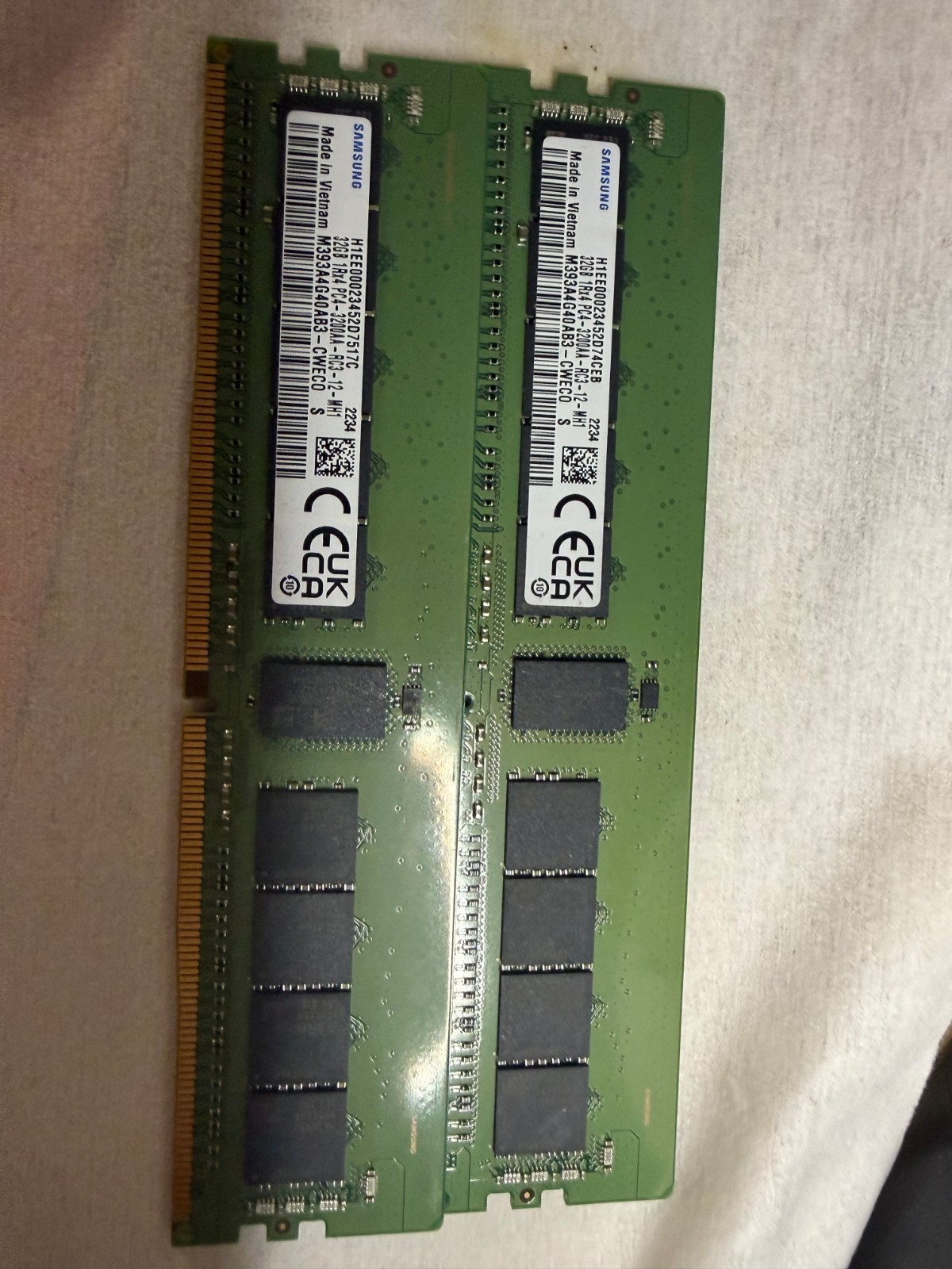 2xM393A4G40AB3-CWE SAMSUNG 32GB (1X32GB) 1RX4 PC4-3200AA SERVER MEMORY
