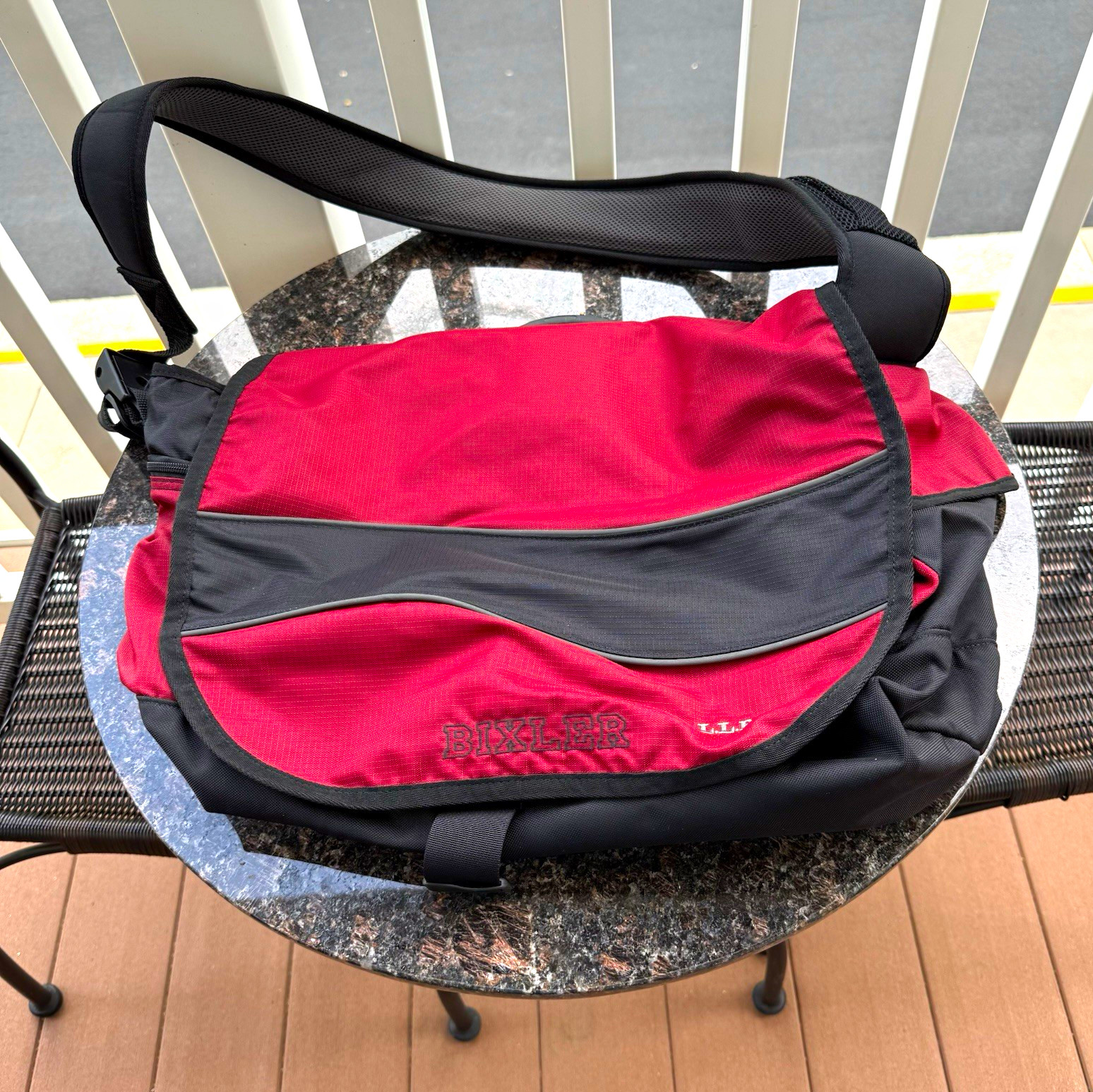 L.L.Bean Bixler Solid Red/Black Messenger Shoulder Bag Padded Adjustable Strap