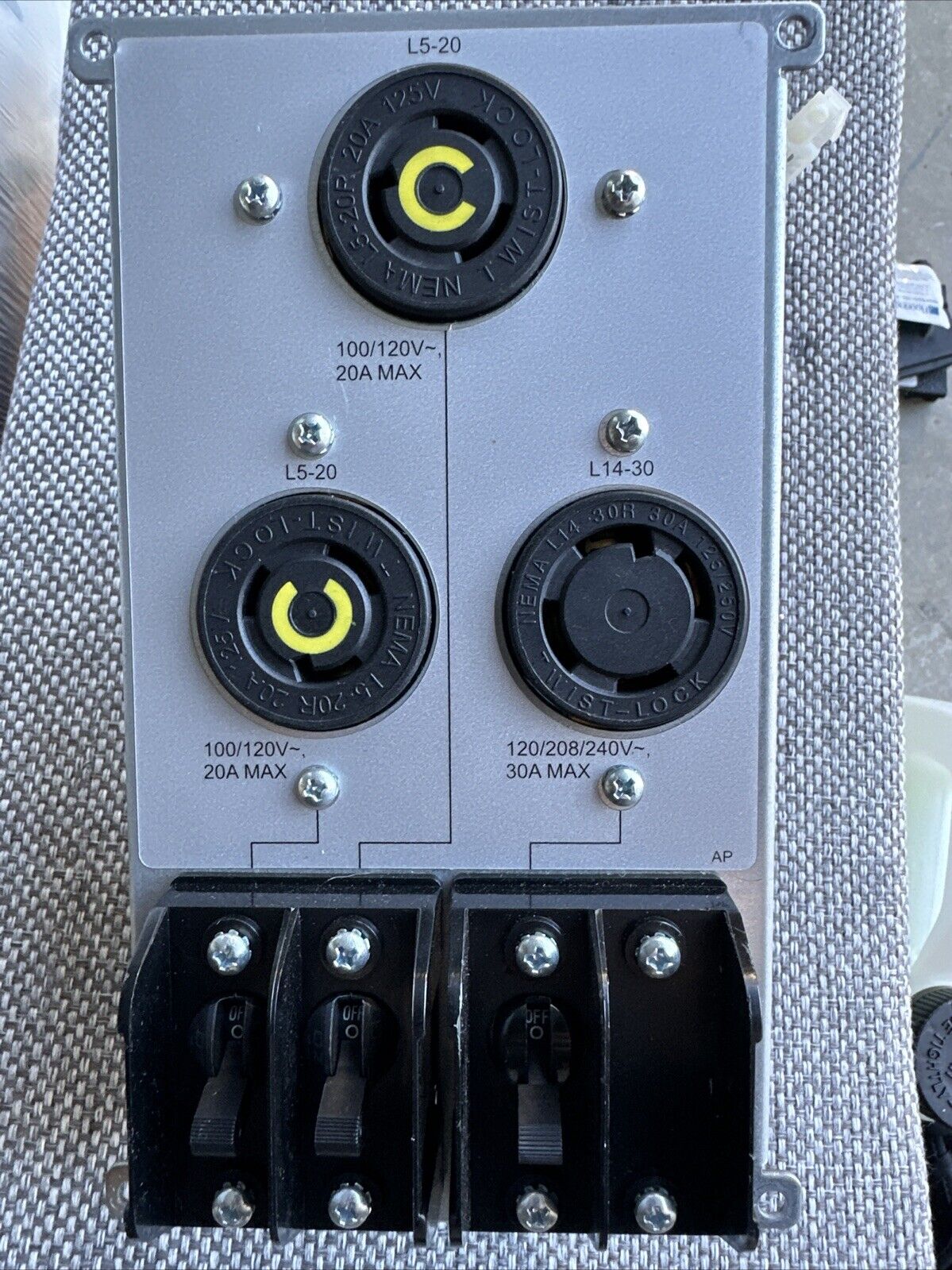 APC Symmetra LX Power Distribution Panel - 3x NEMA L6-30-R - Silver, SYPD11