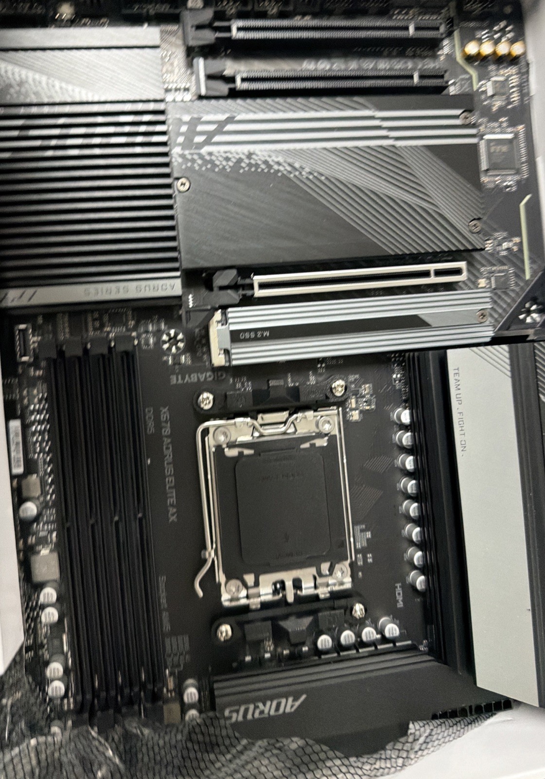 Gigabyte X670 AORUS ELITE AX ATX Gaming Motherboard AMD Socket AM5 DDR5 Support