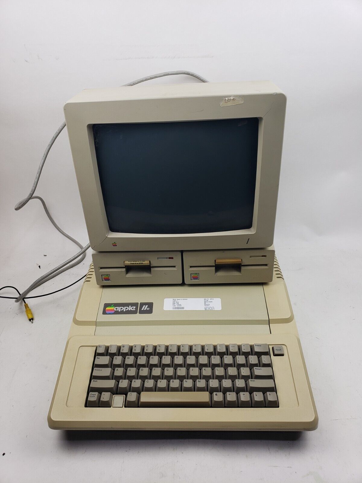 Vintage Apple 2e A2S2064 Desktop 1.023mhz 128k Ram No Storage READ DESCRIPTION