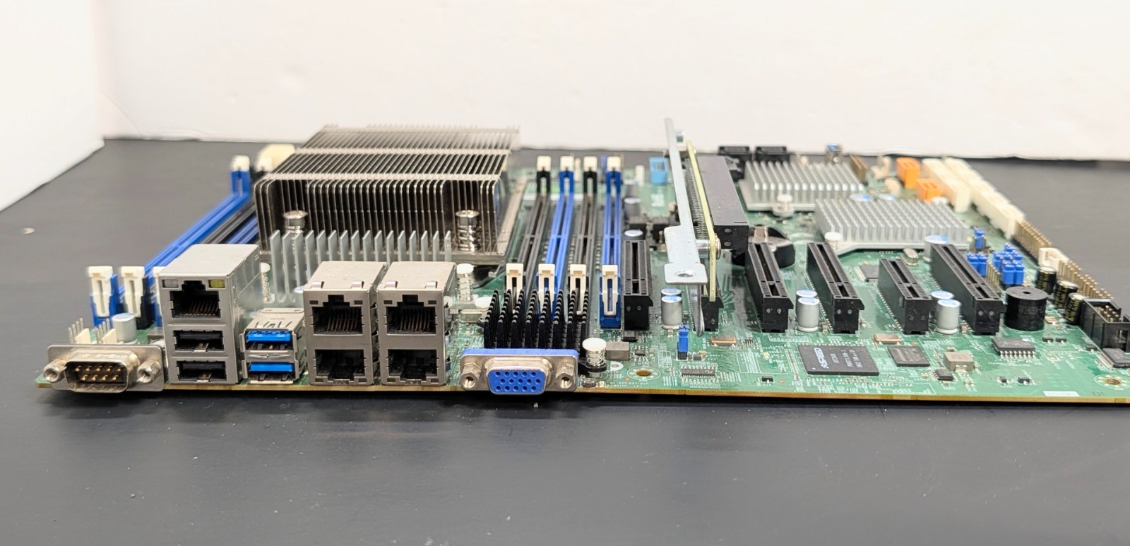Supermicro LGA 2011-3  10xSATA 8xSAS 4xGbE ATX X10SRH-CLN4F -XEON ES2620V4 SR2R6