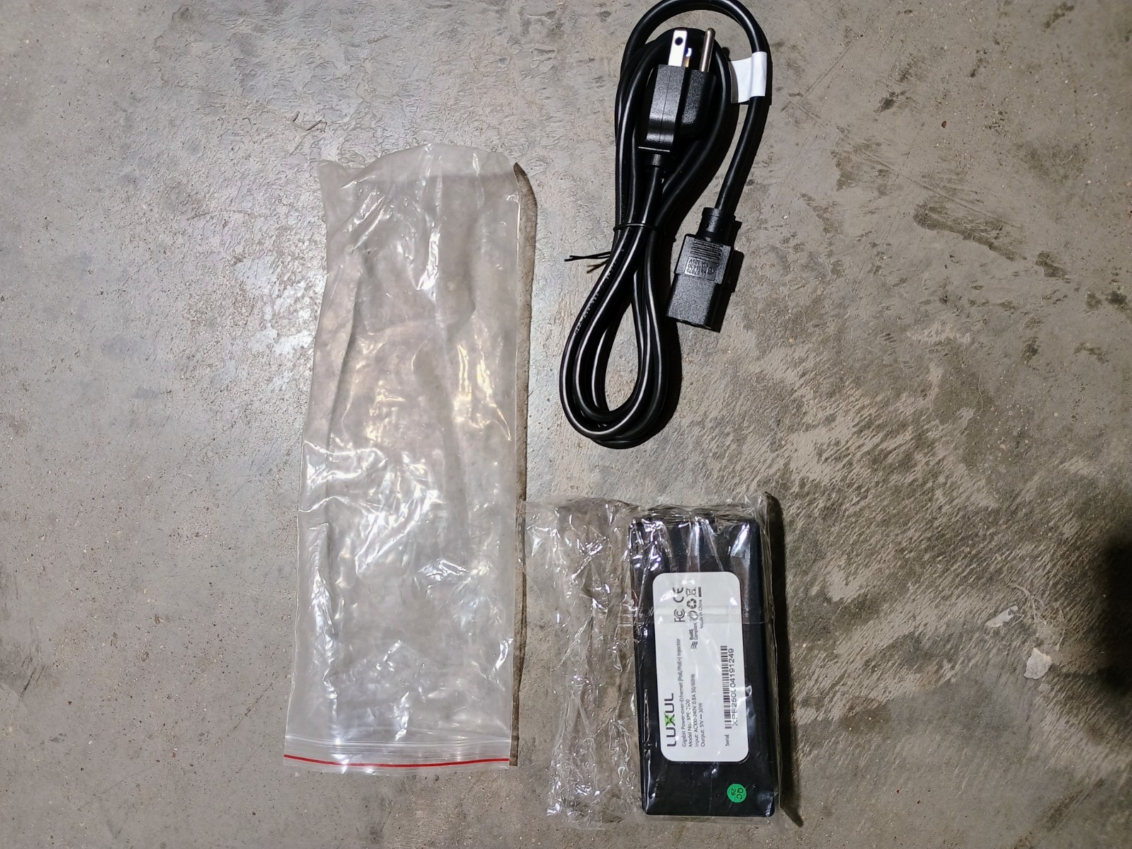 LUXUL Gigabit Power Over Ethernet (PoE/PoE+) Injector XPE-2500