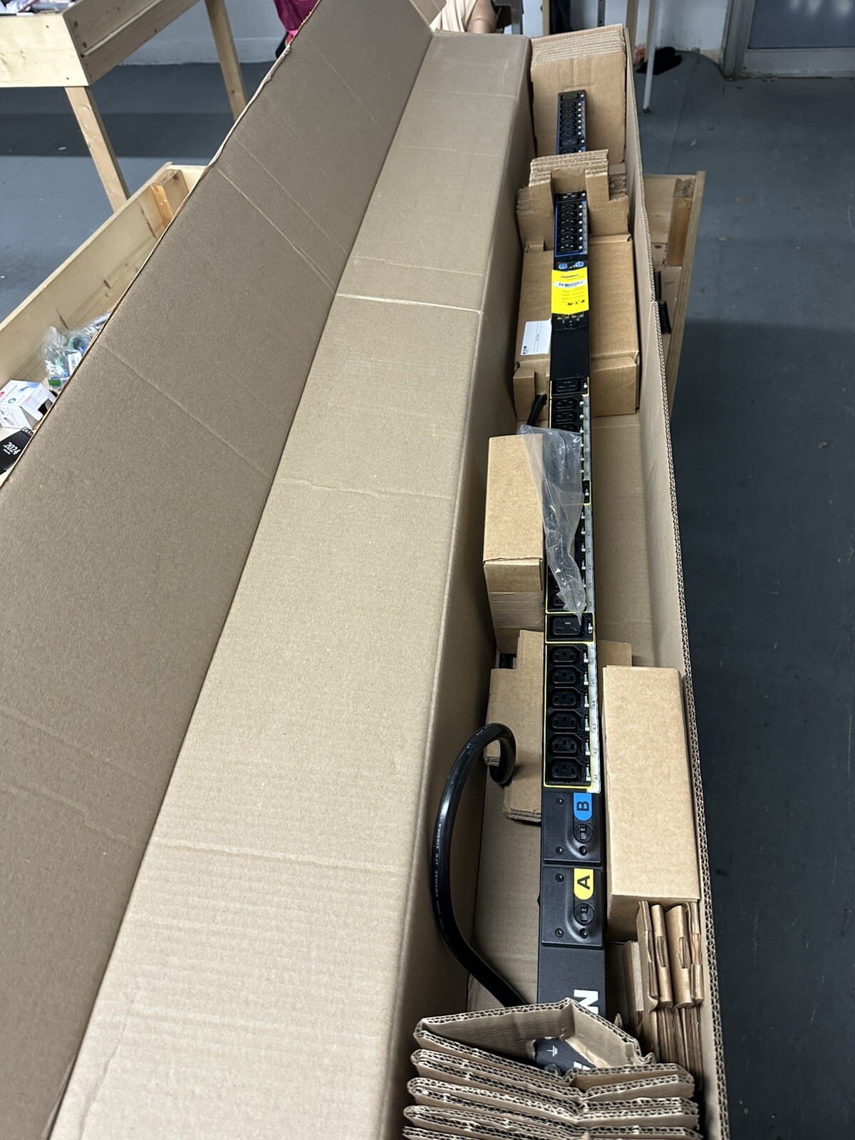 Eaton EMI104-10 Metered Input Rack 200-240v