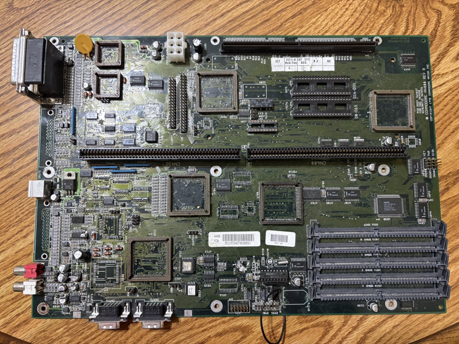 Commodore Amiga 4000 Motherboard Rev B - As is for parts or repair