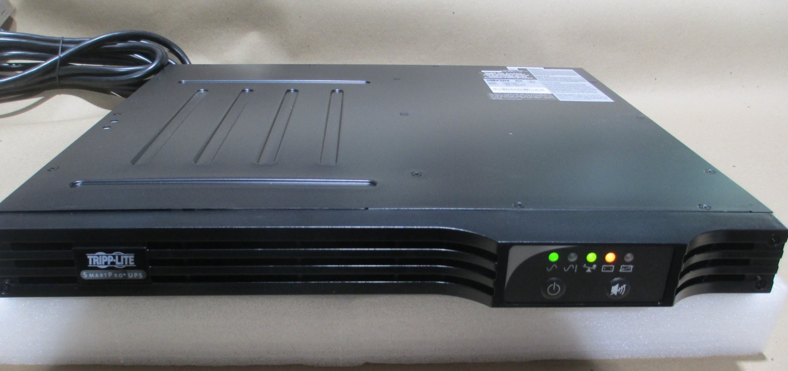 Tripp Lite SMART1000RM1UN Series SmartPro 120V 1kVA 800W
